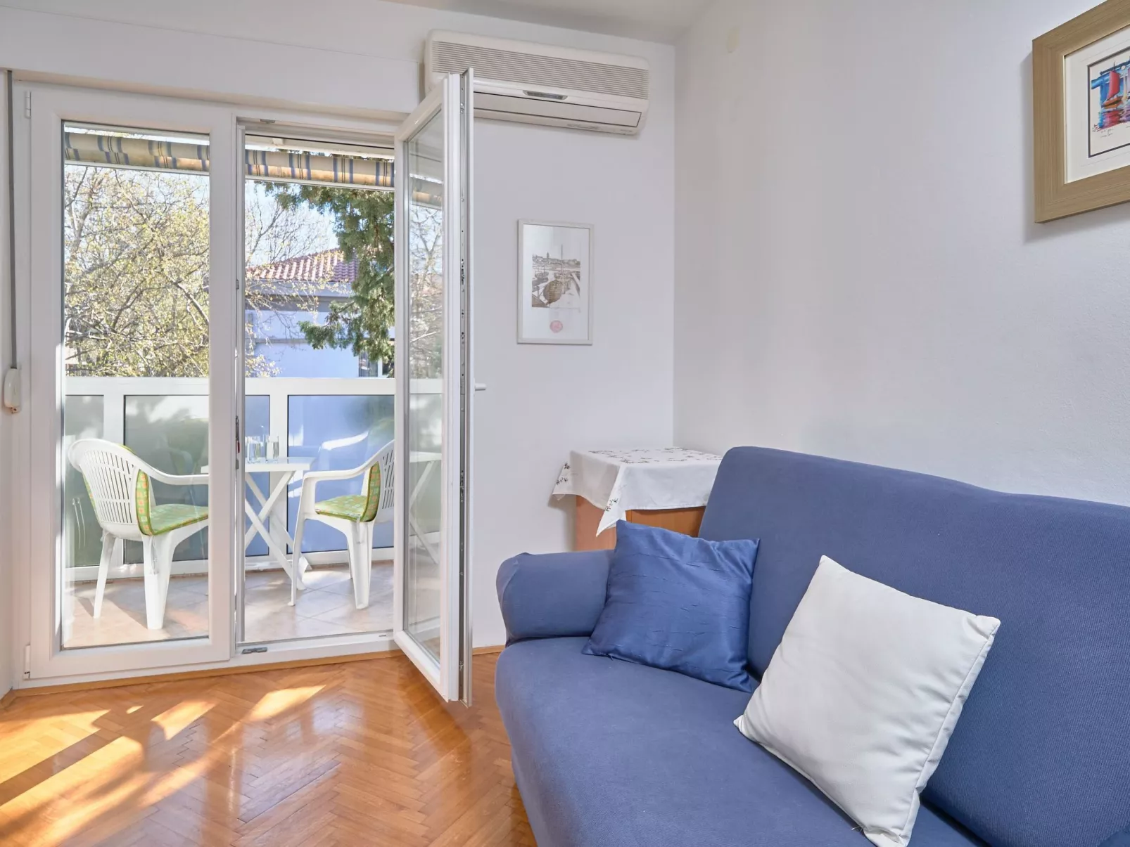 Andrea mit Stadtblick-Inside