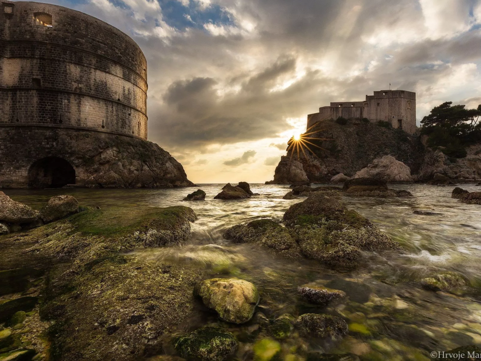 Großes Ferienhaus mit Terrasse und Garten-Outside