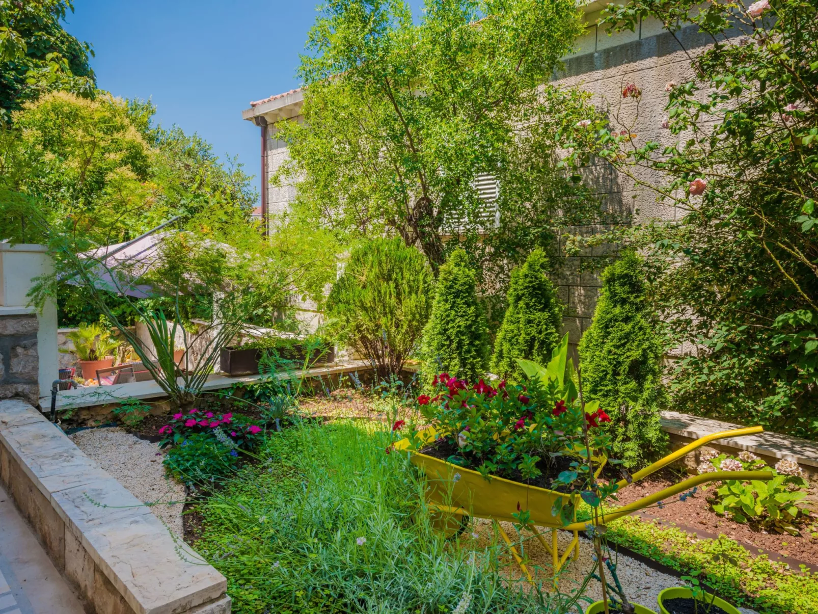 Ivona mit Terrasse und Außendusche-Dehors