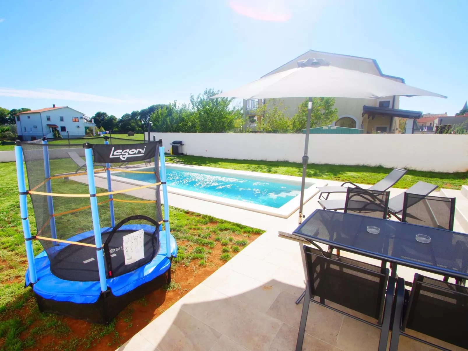 Ferienhaus, privater Pool, Dorf Šišan-Outside