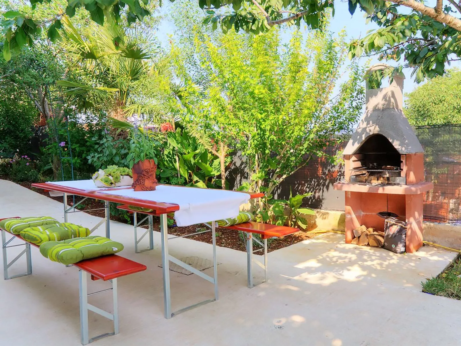 Erdgeschoss mit Schwimmbad-Dehors