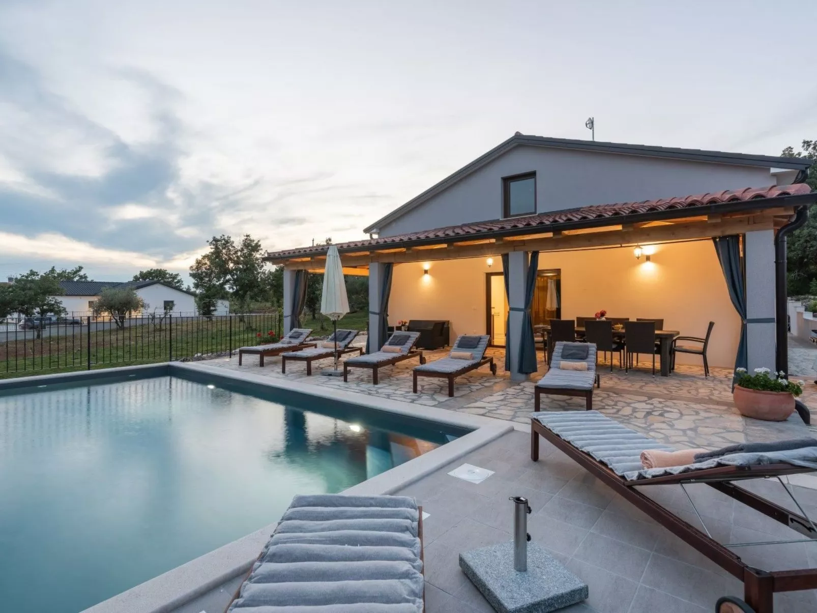 "Villa Bibali" mit privatem Pool-Dedans