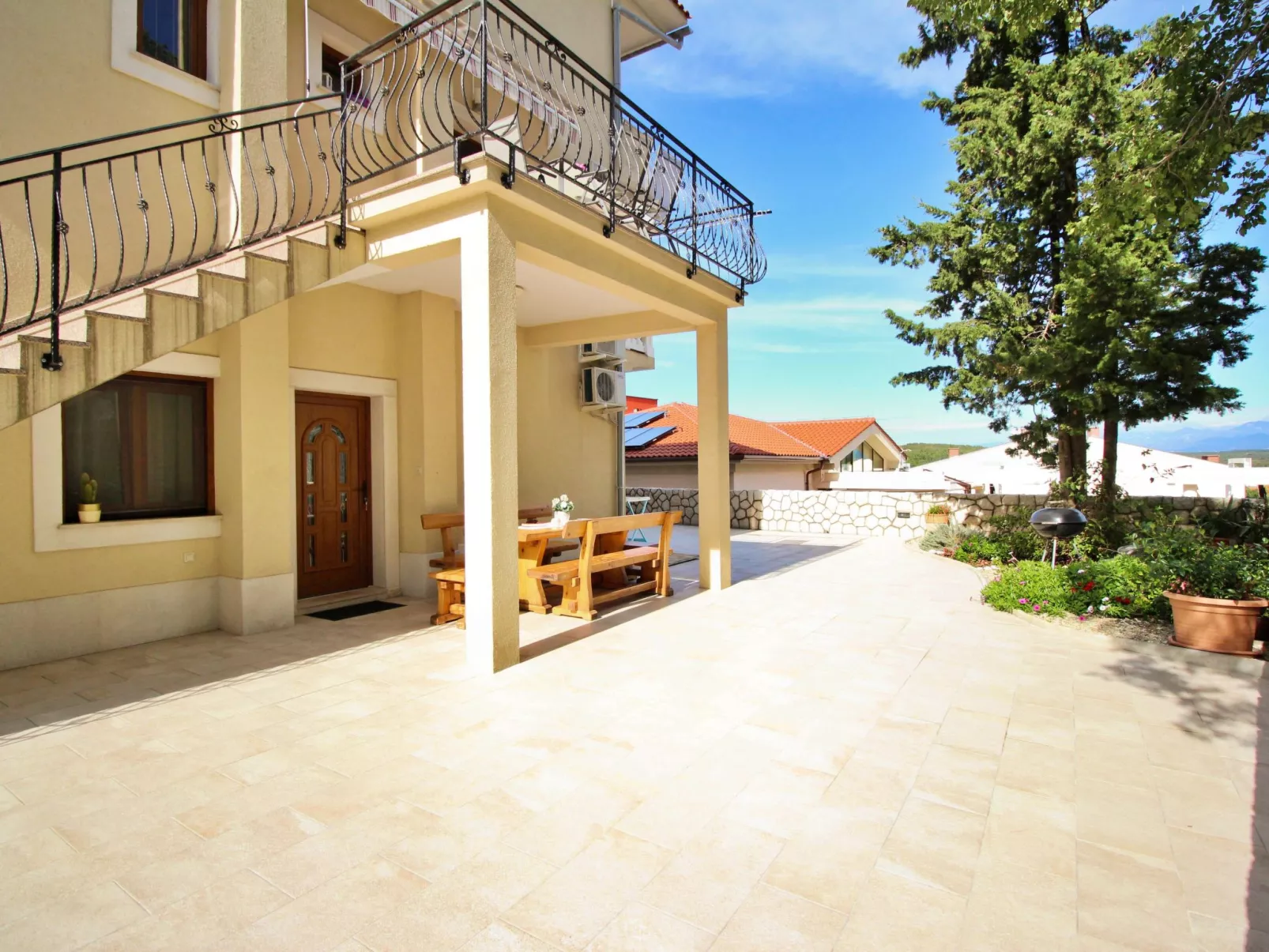 Apartment Ivanka-Outside