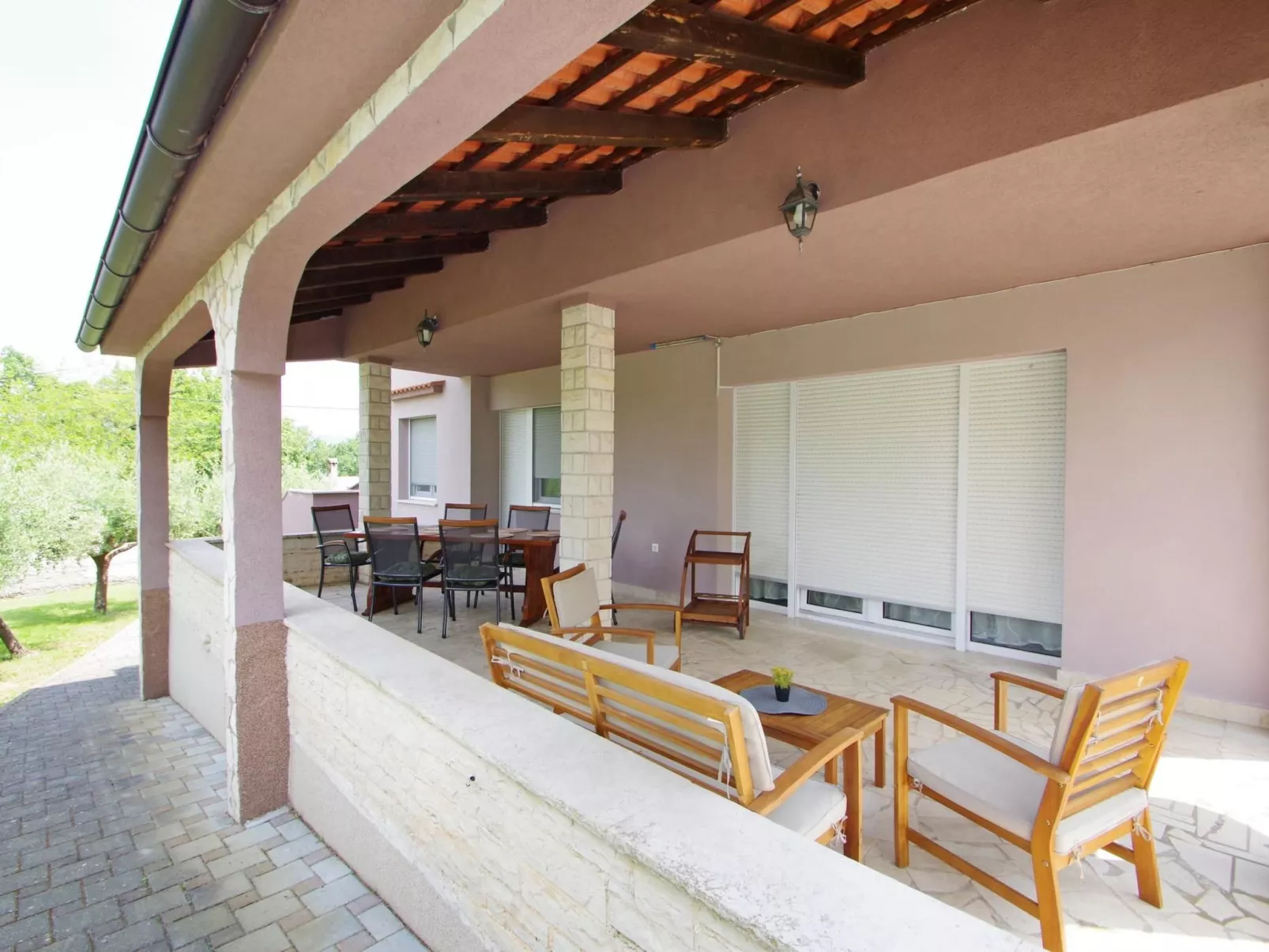 In Rakalj mit privatem Parkplatz-Draußen