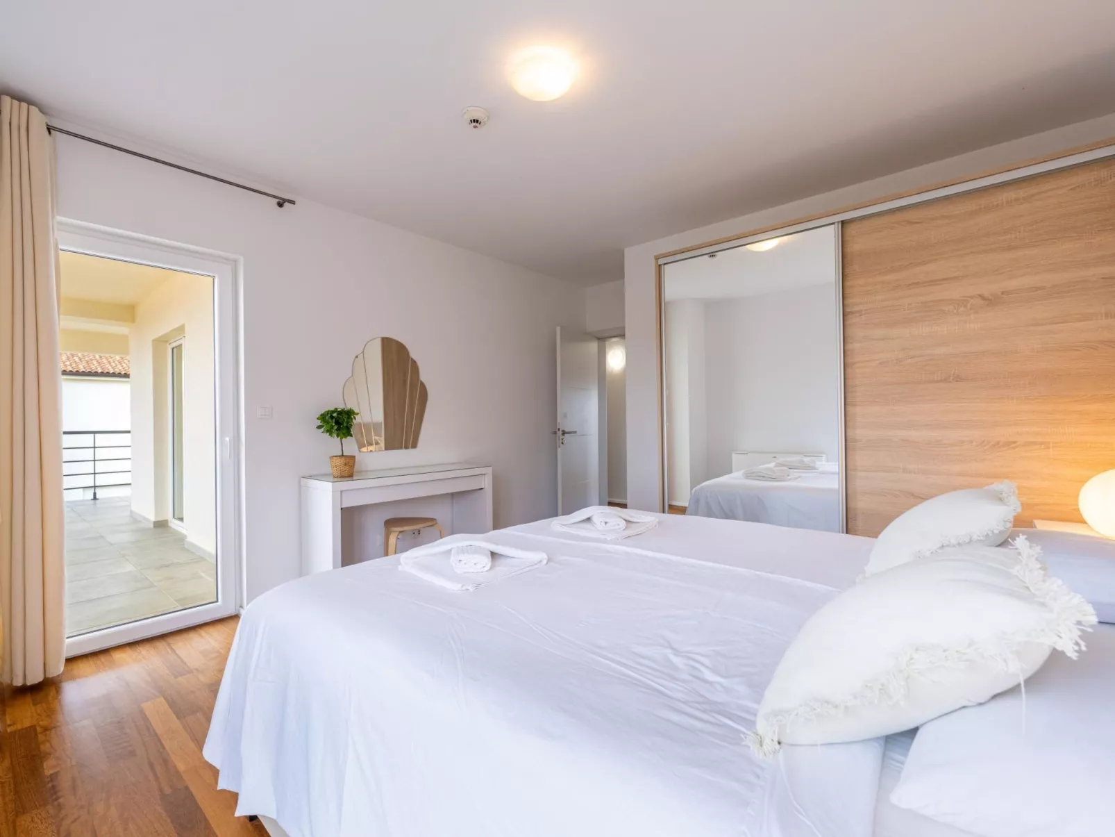 4 Schlafzimmer, 3 Badezimmer, Küche, Wohnzimmer, privater Pool, Grill-Dedans