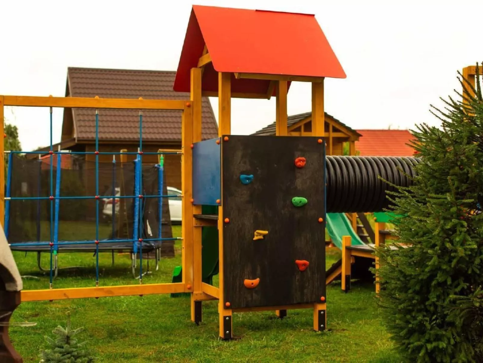 Modernes Ferienhaus in Biebrowo mit Grill, Garten und Terrasse-Dehors