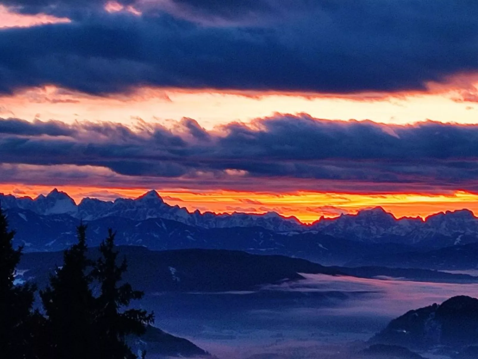 Sonniges Berghaus, ruhige Lage, phantastischer Weitblick-Outside