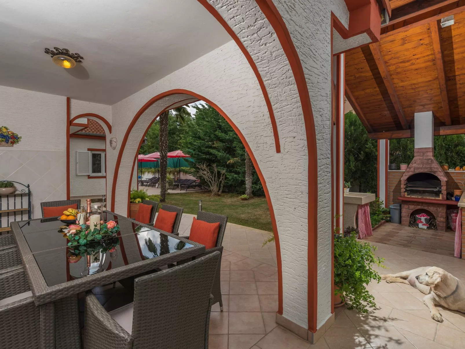 Charmante Familienvilla, in der Hunde willkommen sind-Draußen