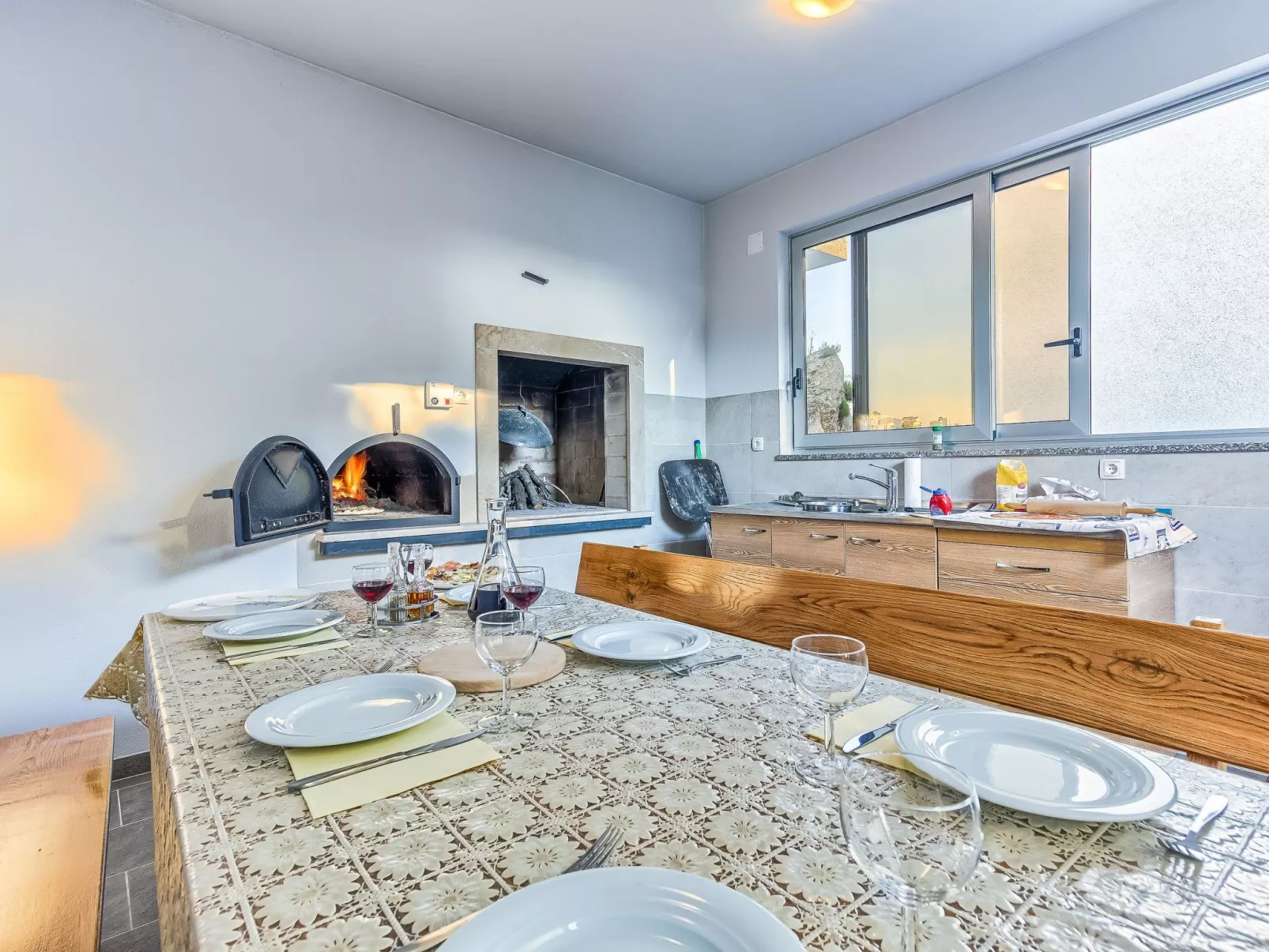 "Villa Rock" mit Blick auf das Wasser-Drinnen