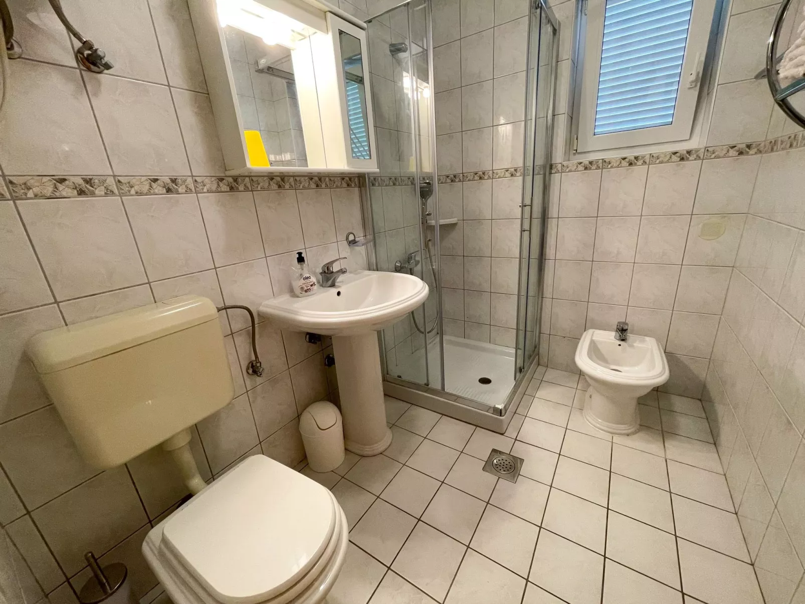 Ljiljana 3 - Drinnen