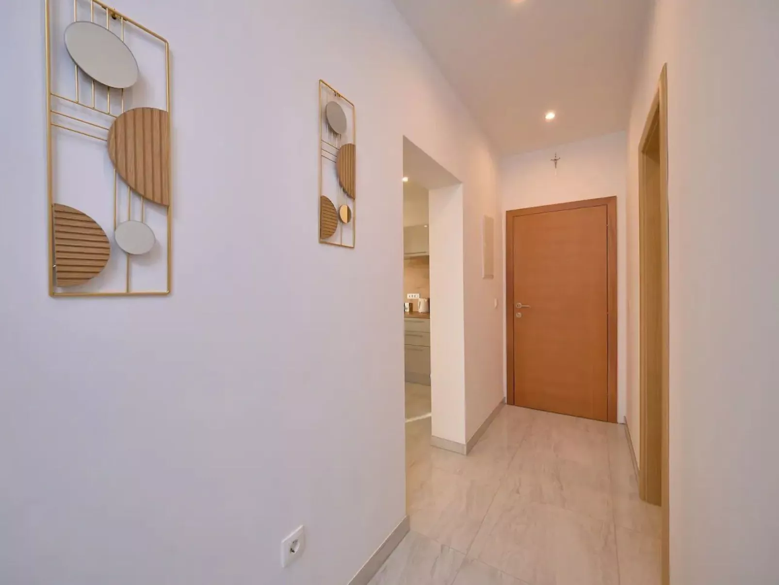 M&M Ferienhaus mit Pool-Drinnen