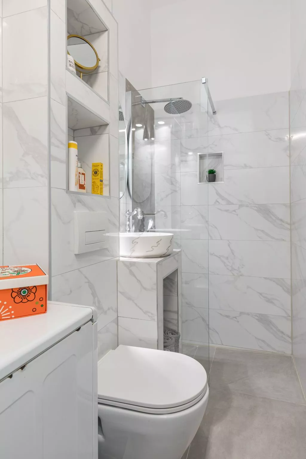 Studio im Erdgeschoss, beim berühmten Znjan-Strand-Drinnen