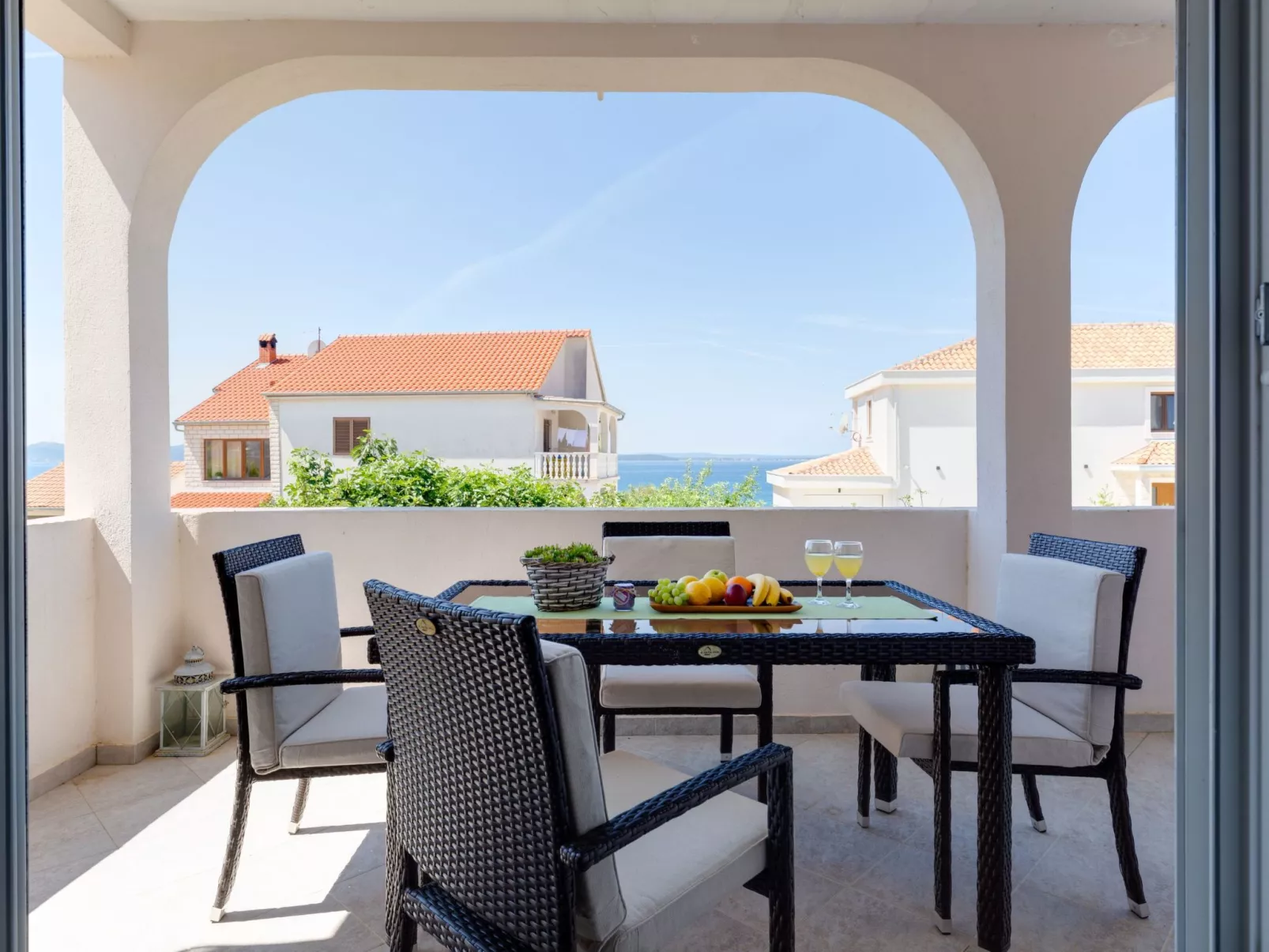 "Lenko 2" mit Blick auf das Wasser-Dehors