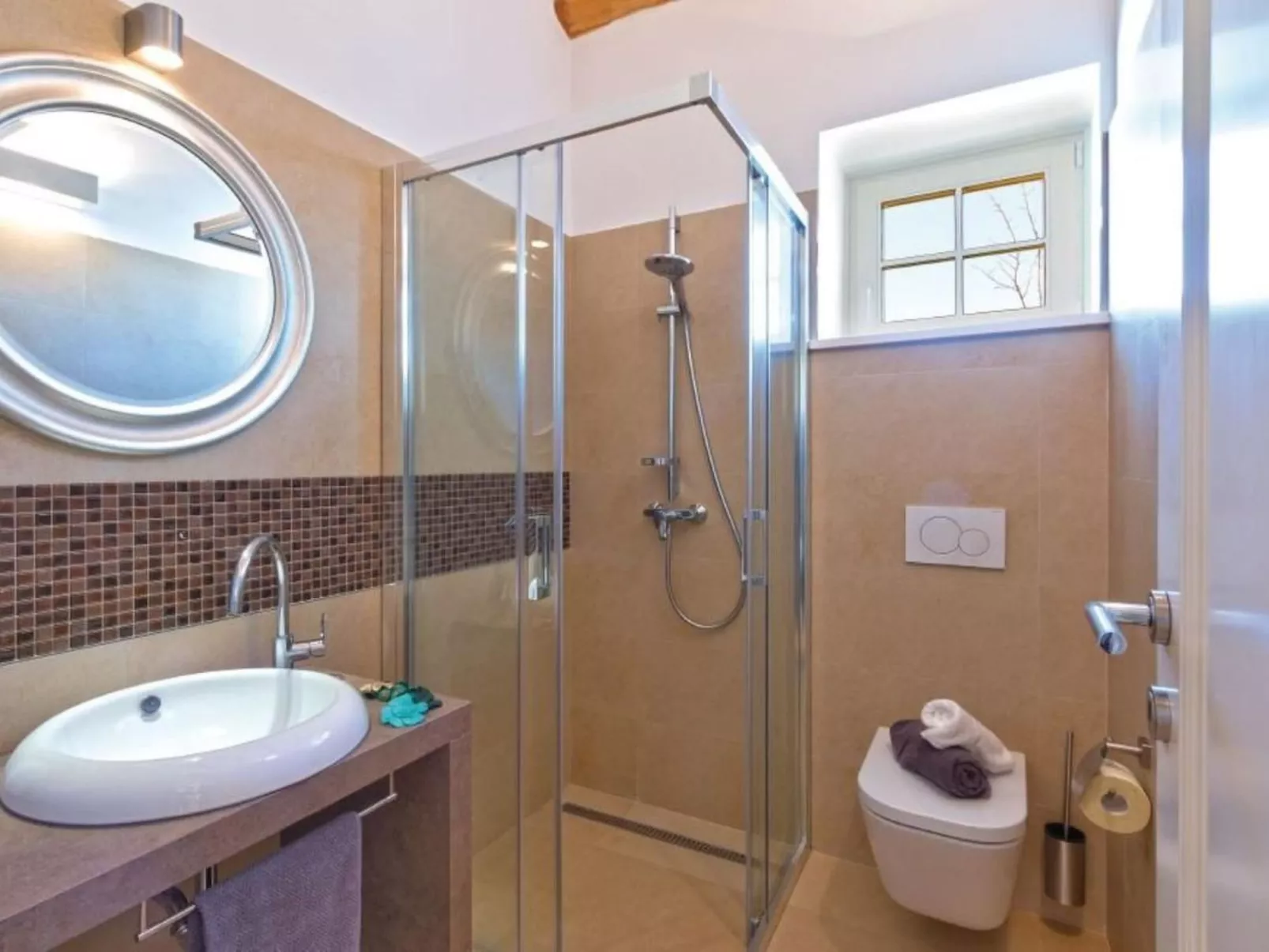 Villa "Magnolia" mit Schwimmbad, Sauna und Jacuzzi-Dedans