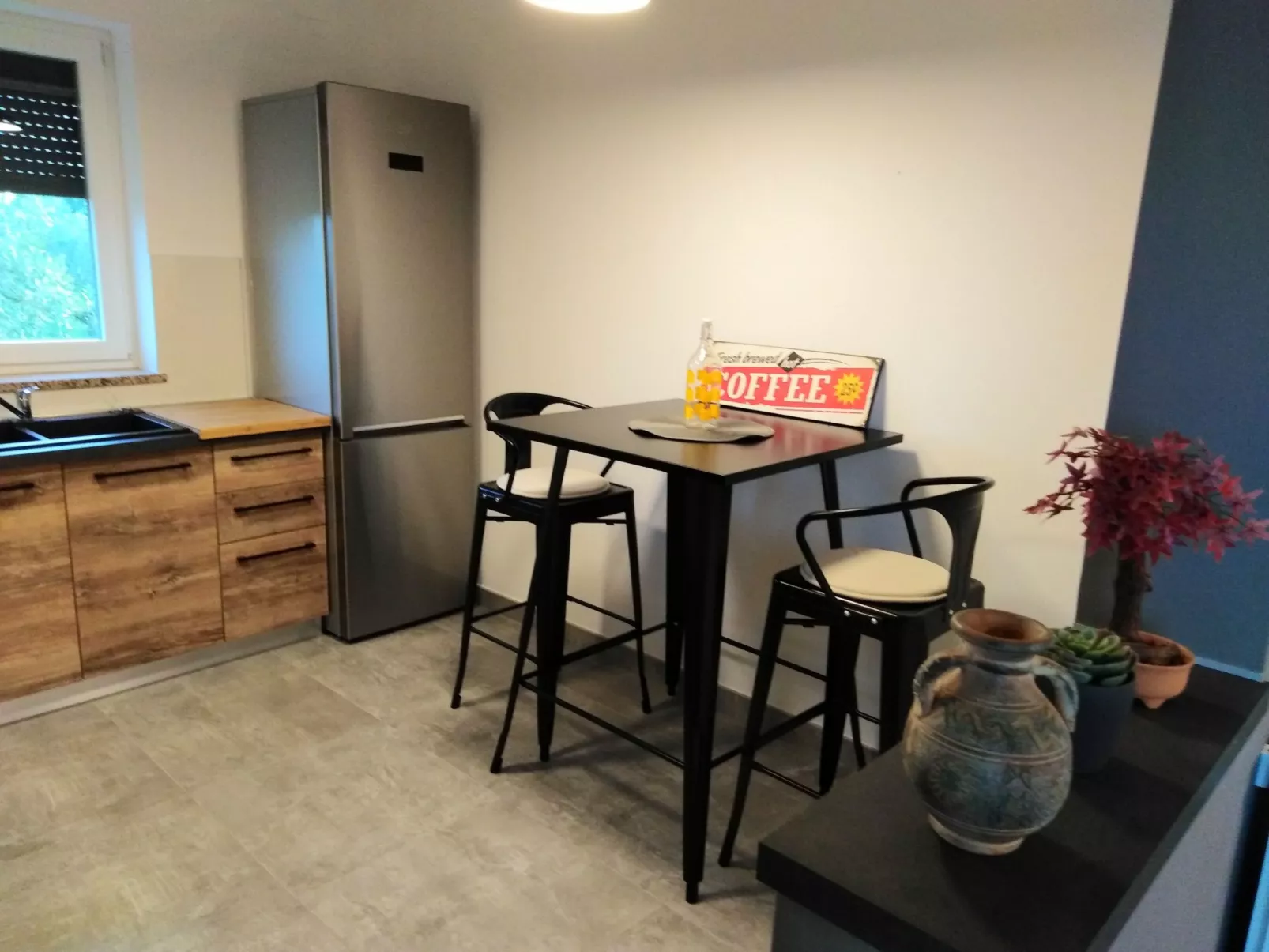 Mit Terrasse, Grill und Garten-Drinnen