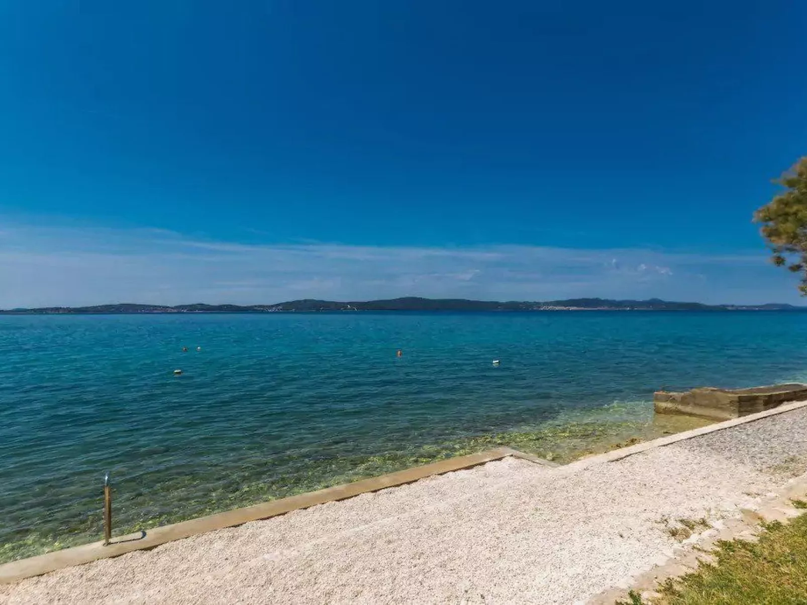 Wohnung mit Blick auf das Wasser-Dehors