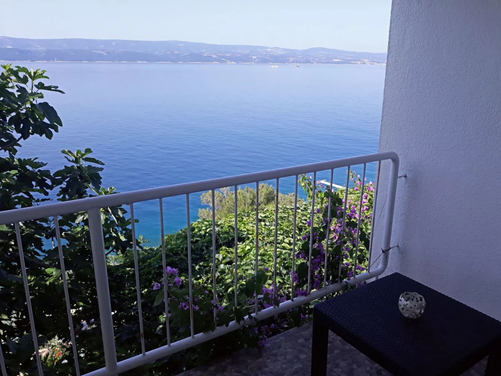Haus am Wasser mit Blick aufs Wasser-Draußen