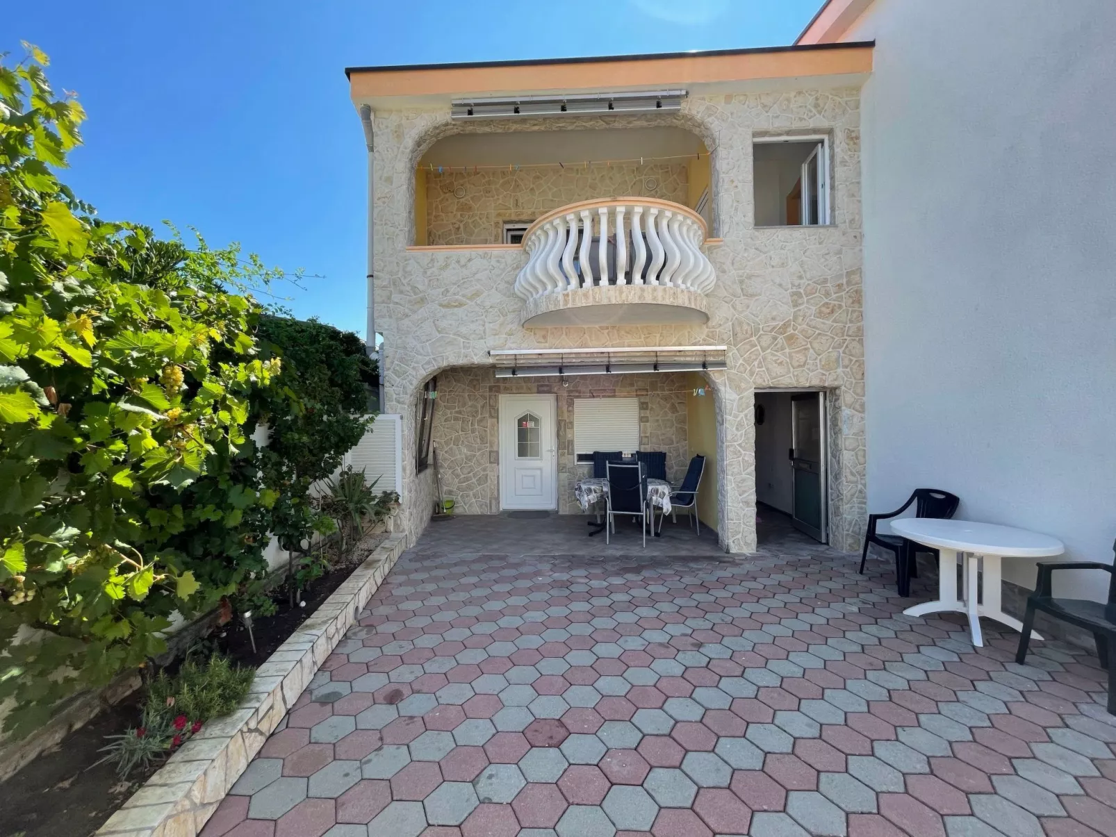 Moderne Ferienwohnung für 4 Personen-Draußen