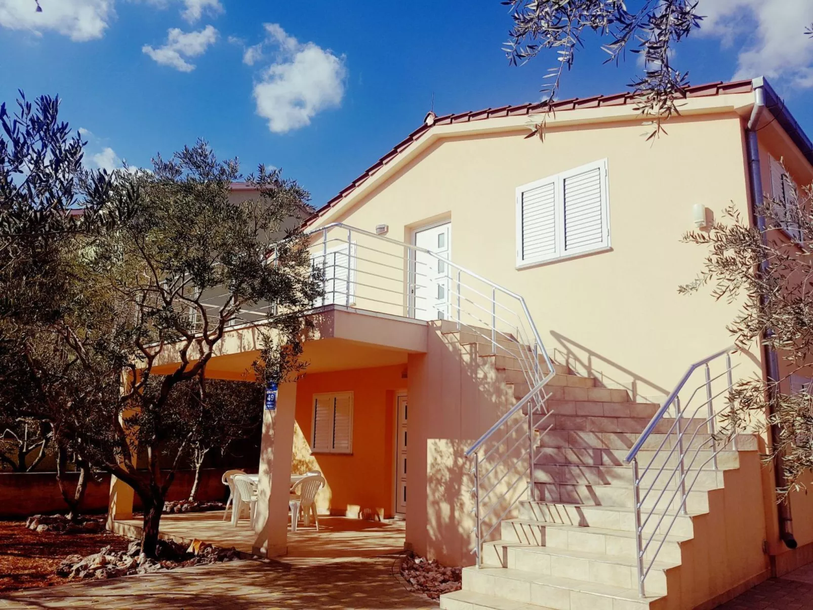 Mit Blick auf das Wasser-Dehors