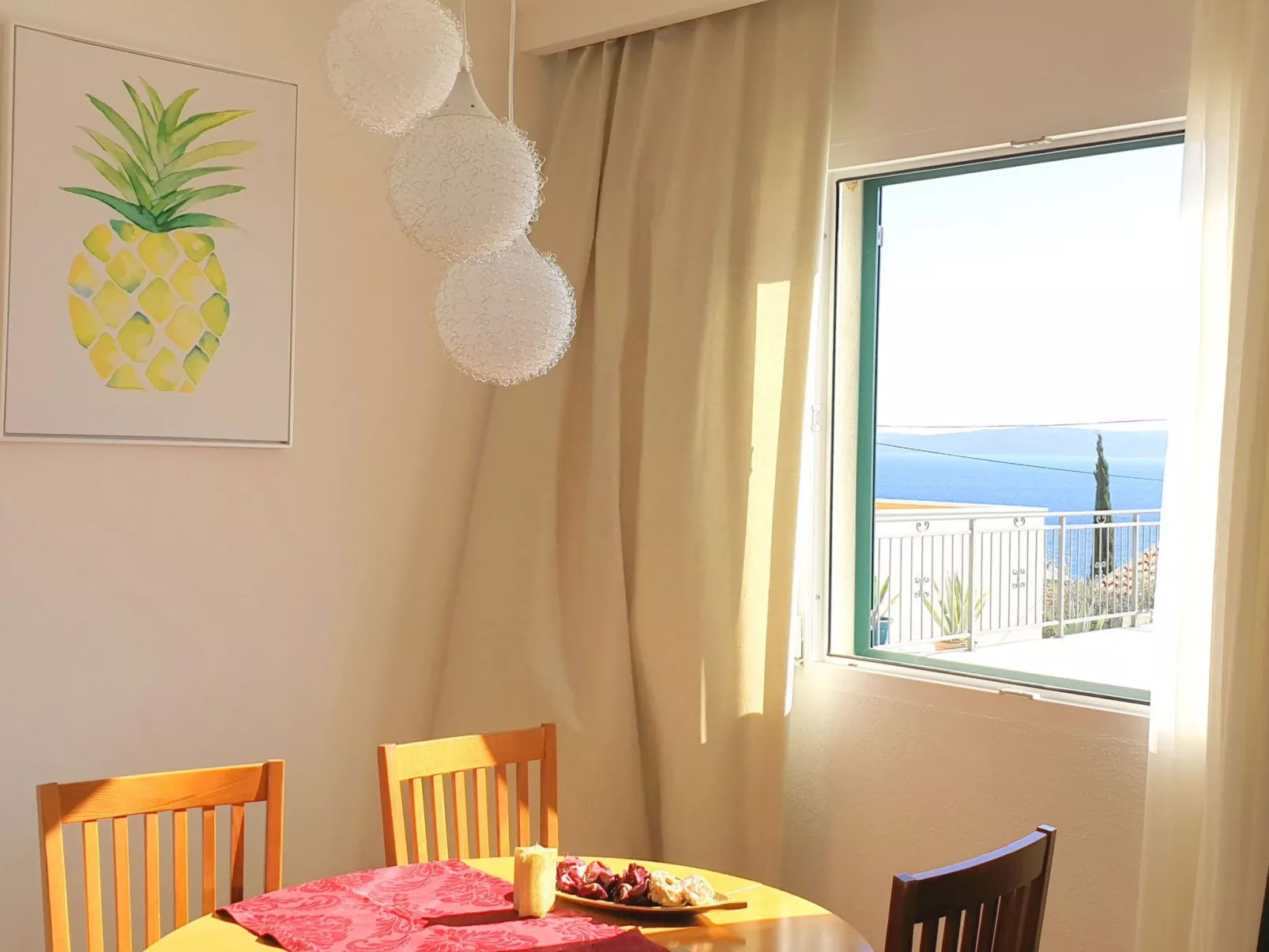 Beheiztes Schwimmbad, schattige Terrasse mit Meerblick-Dedans