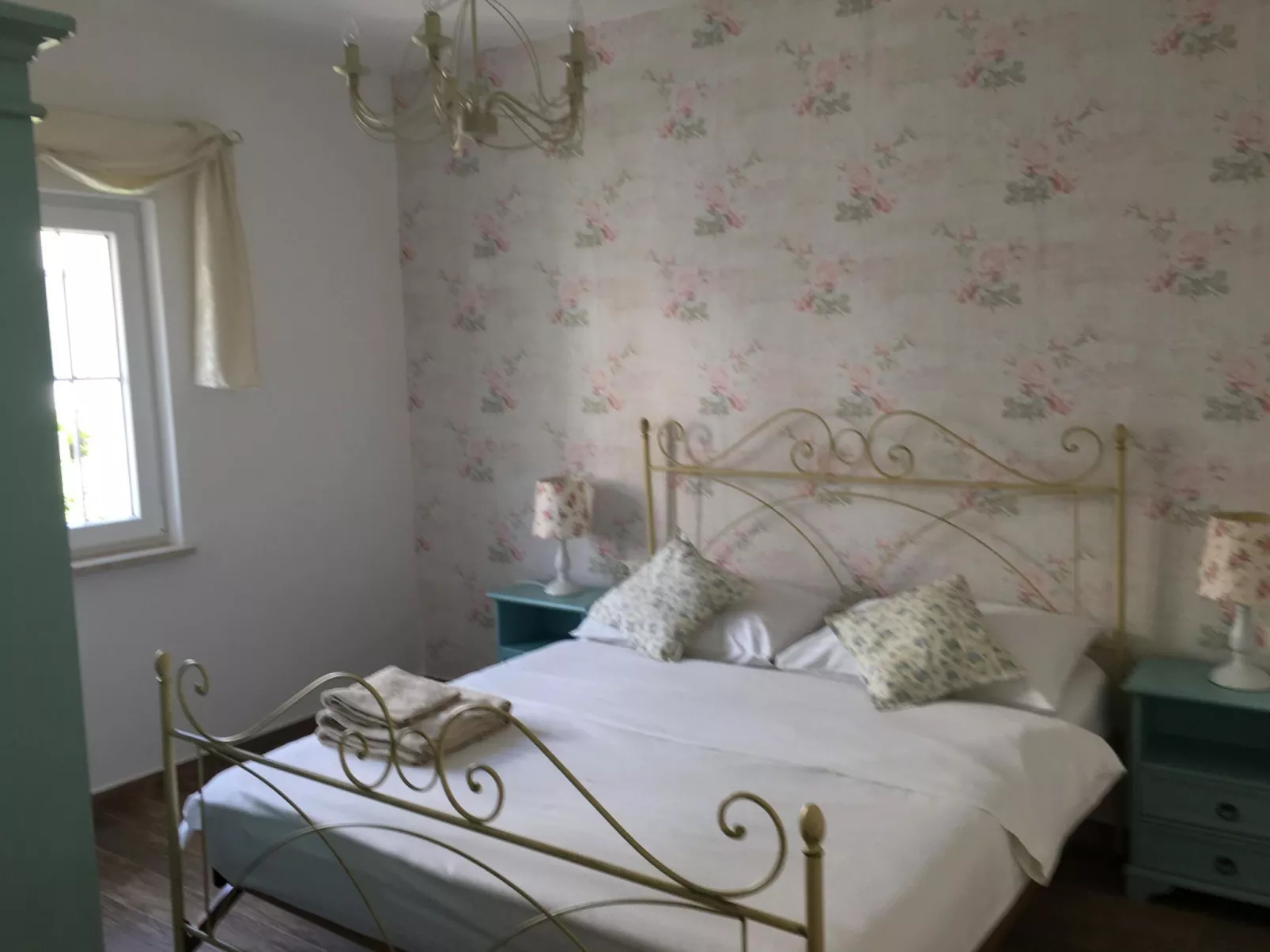 Gemütliche Wohnung in Stoja mit Möbliertem Balkon-Dedans