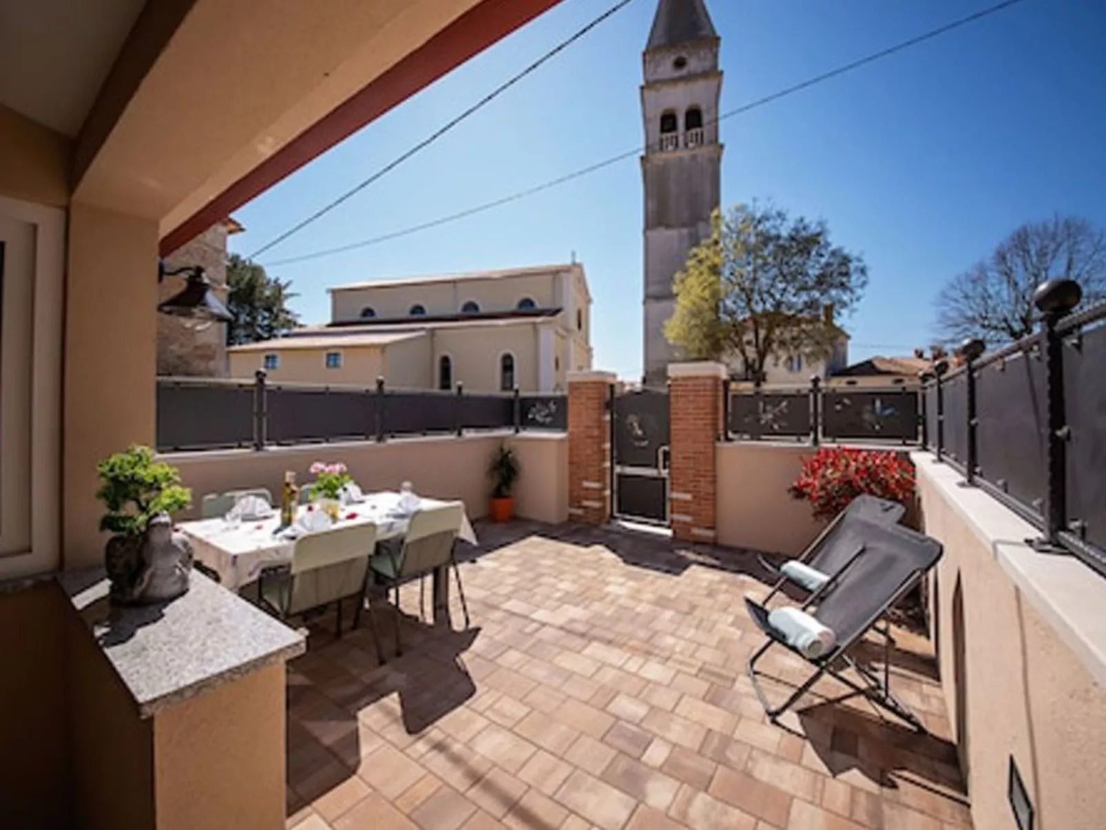 Mit Whirlpool und Sauna, in Kastelir-Dehors