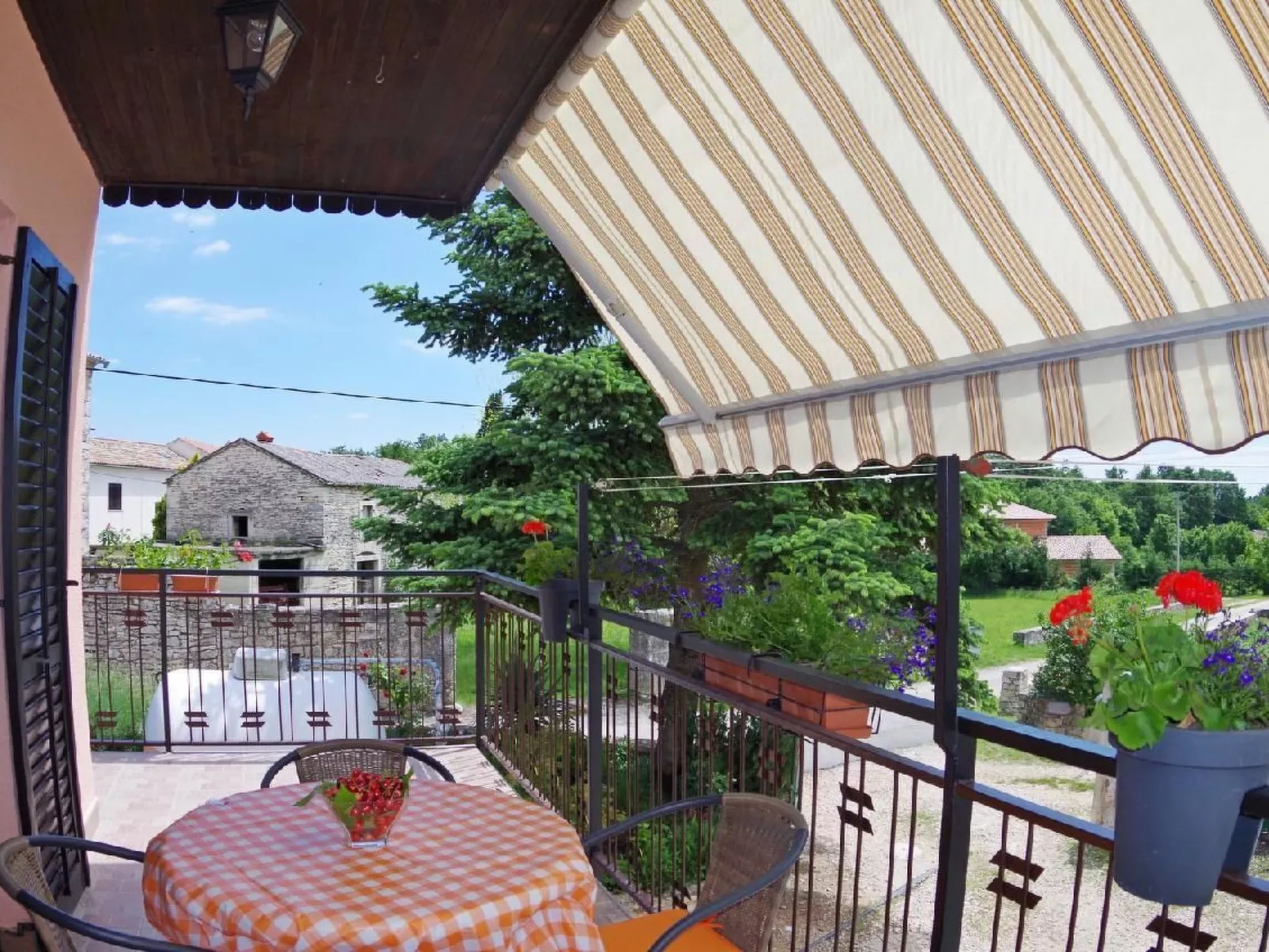 Im Dorf Peresiji-Dehors