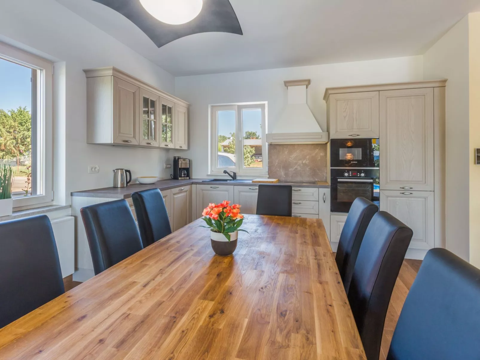 Tolles Ferienhaus in Deklići mit Privatem Pool-Dedans