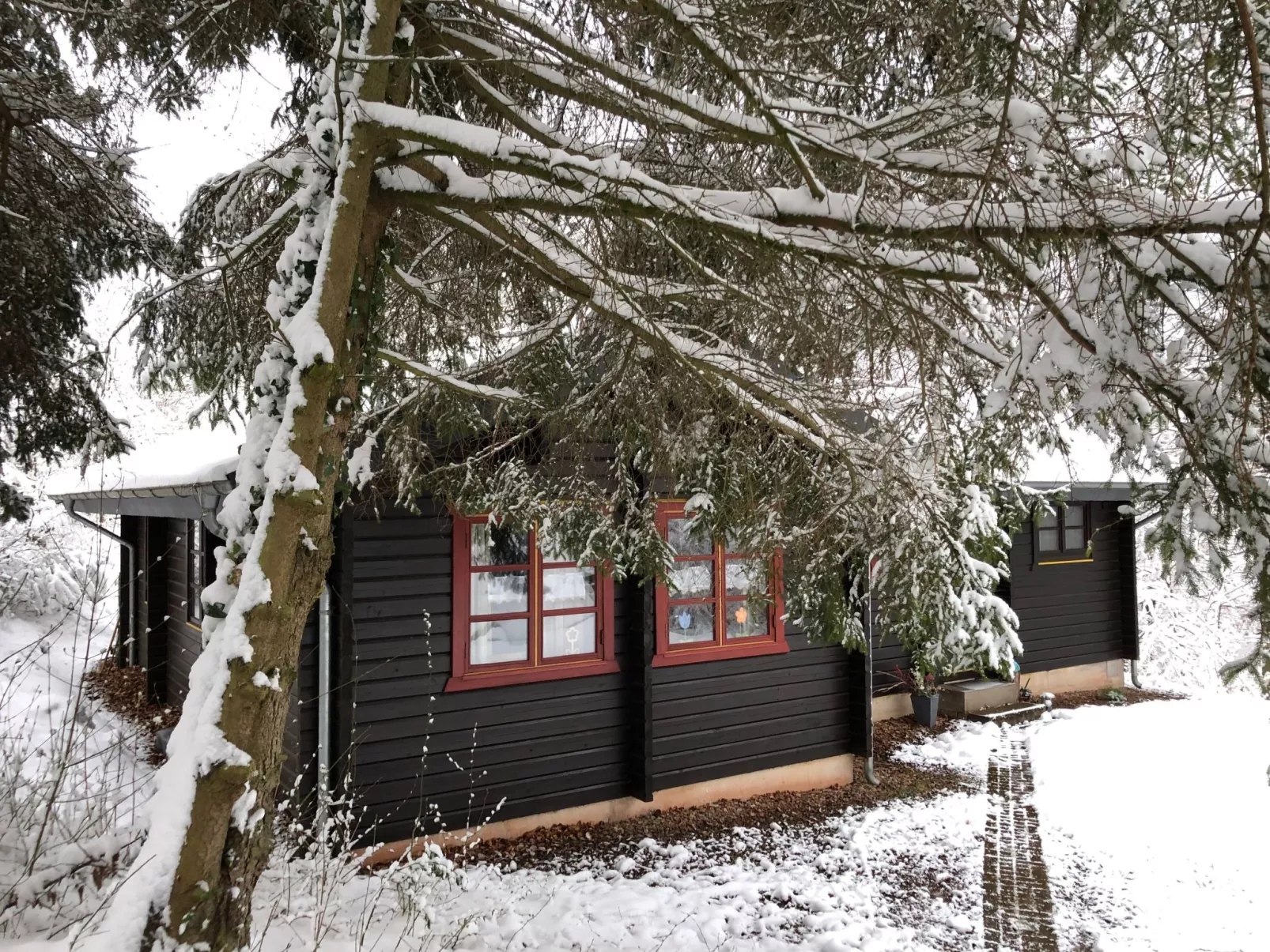 Wunderschönes Ferienhaus am Waldrand-Outside