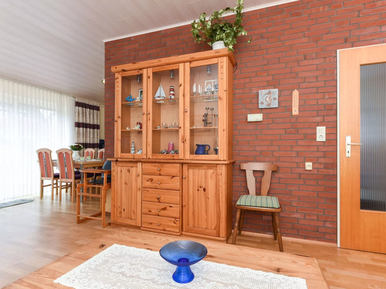 Strandnahes Ferienhaus mit Kinderspielplatz-Dedans