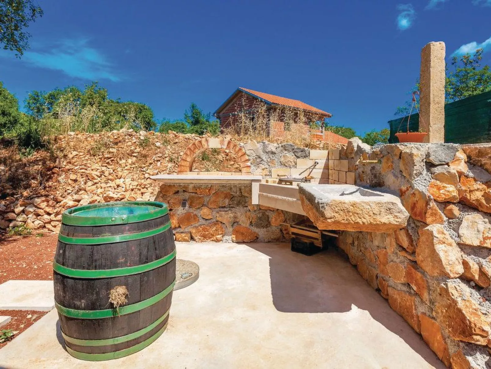 Geräumige, topmoderne Ferienvilla mit eigenem Pool-Outside