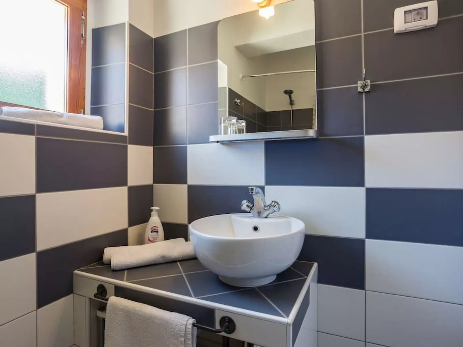 Modernes Ferienhaus in Vadreš mit Privatem Pool-Image-tags.info