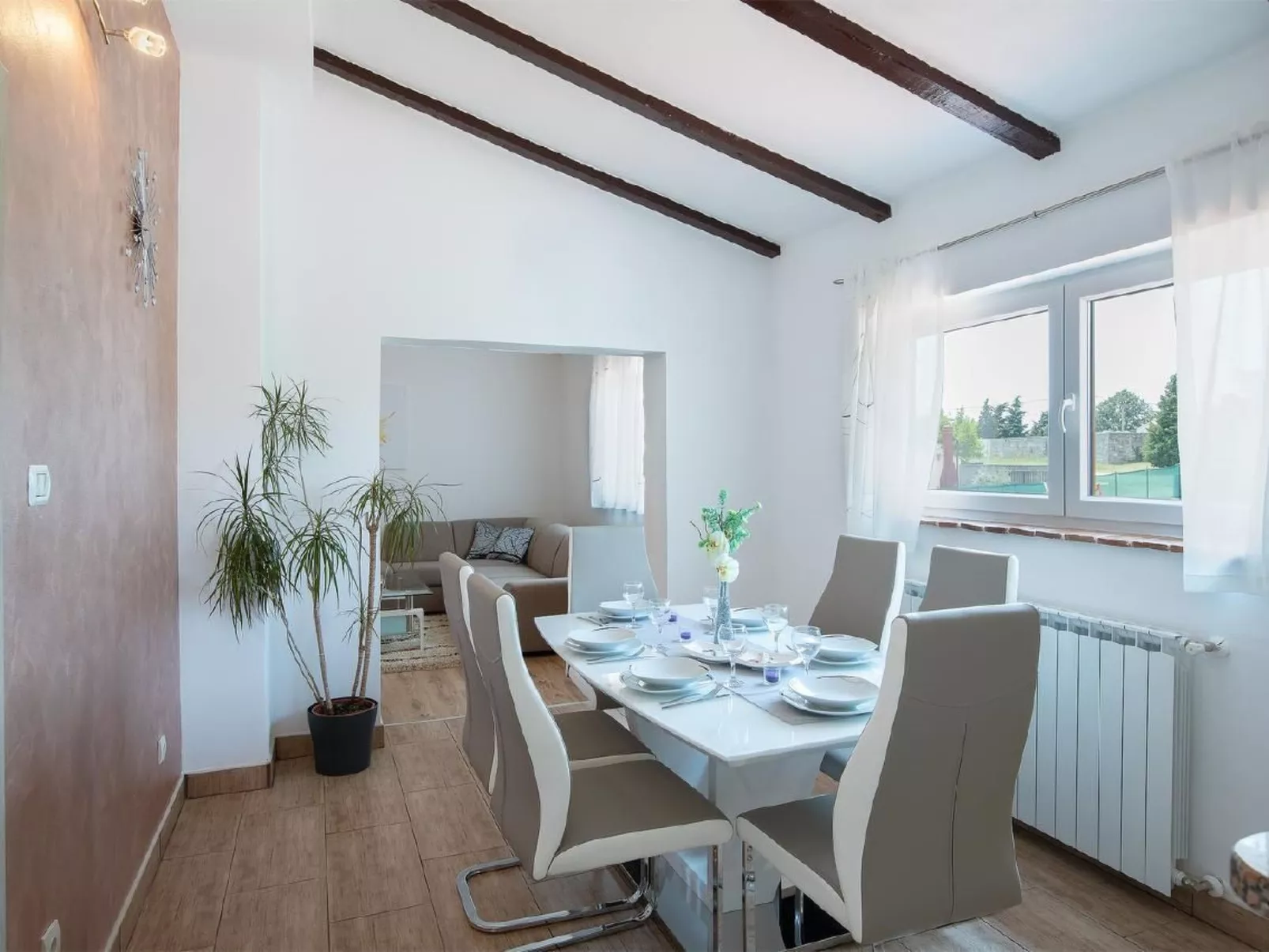 3-Schlafzimmer-Wohnung mit Gemeinschaftspool-Drinnen