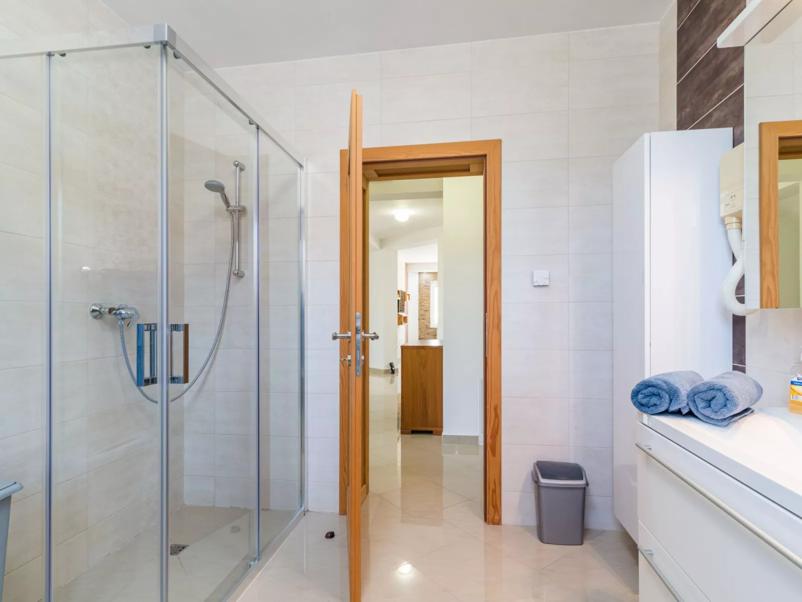 Villa Krase mit Pool-Drinnen