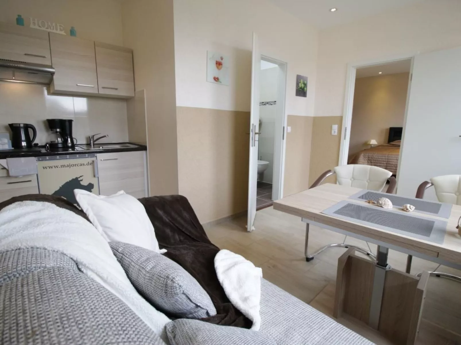 Camp  de Mar - Inside