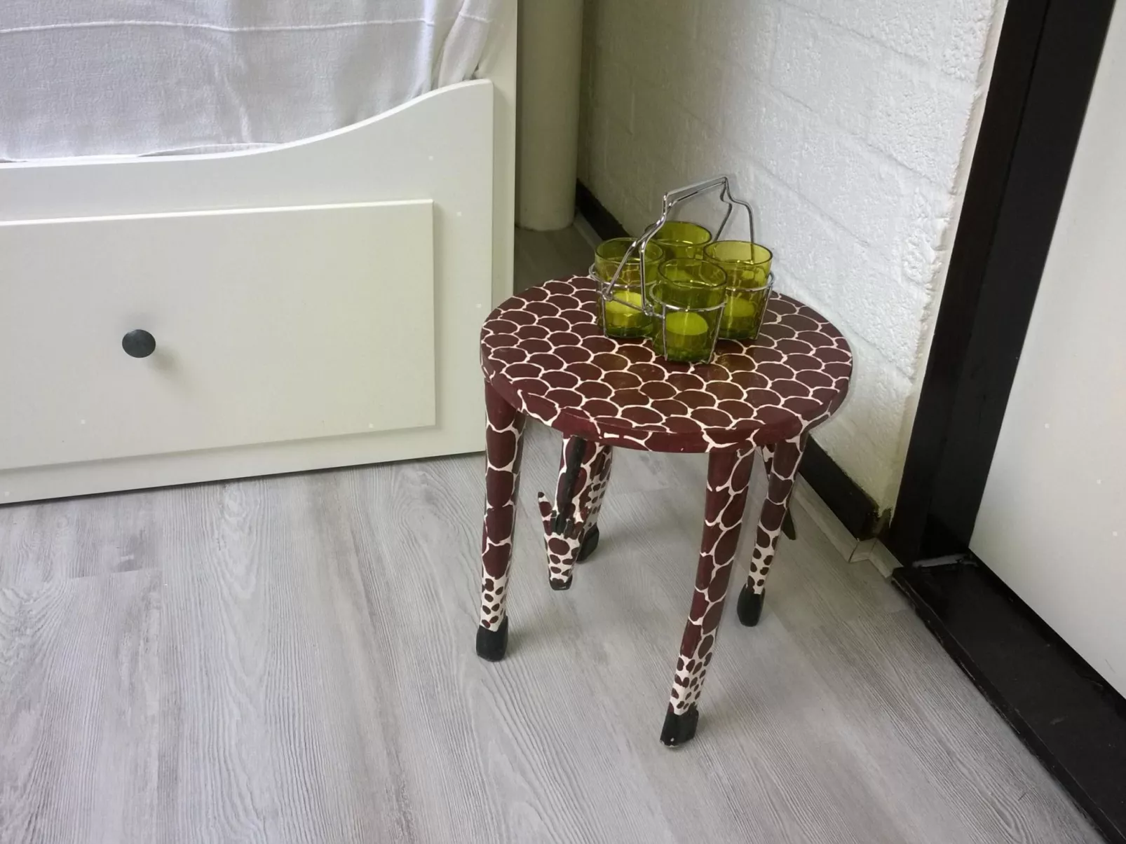 Gemütliches Vier-Personen-Bungalow mit Überdachung-Dedans