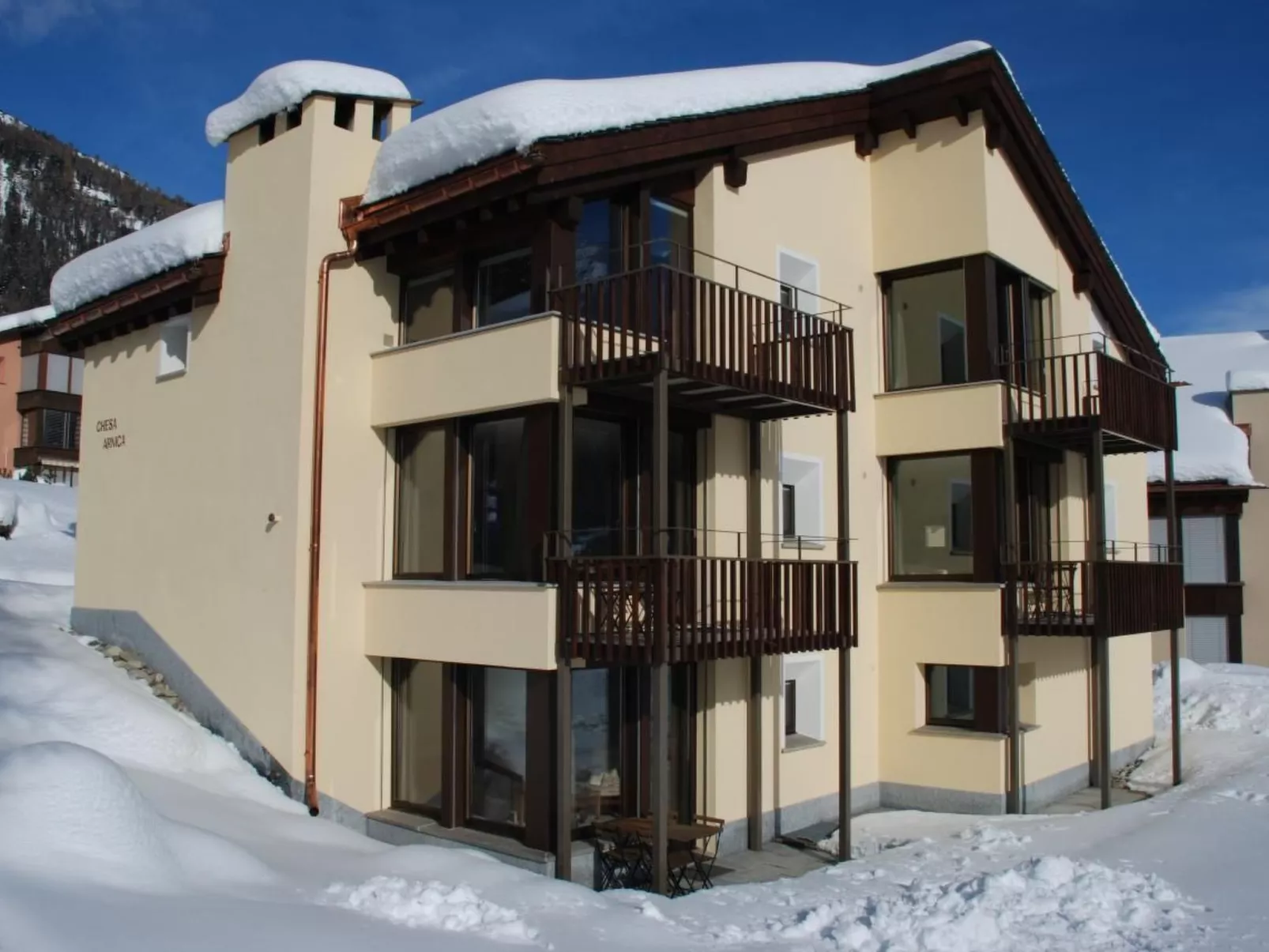 Chesa Arnica A1-Outside