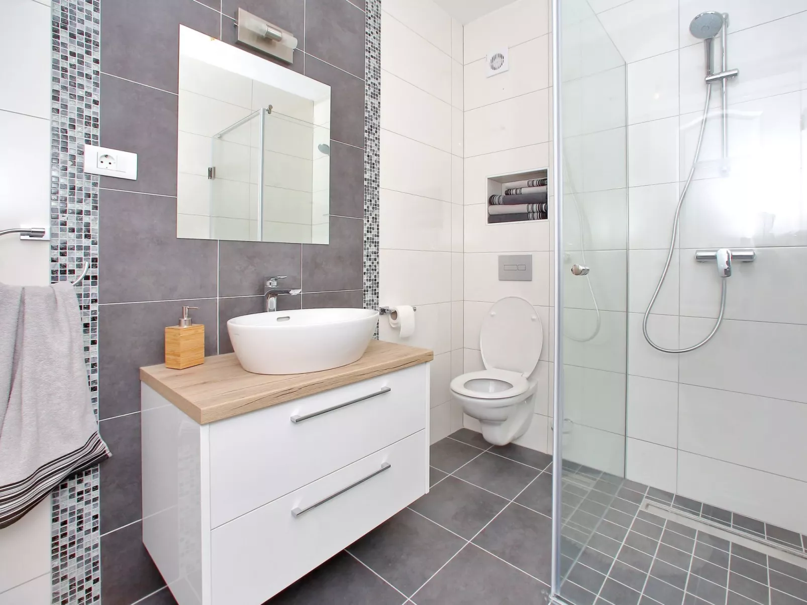 Große Wohnung in Bibinje mit Möblierter Terrasse-Inside