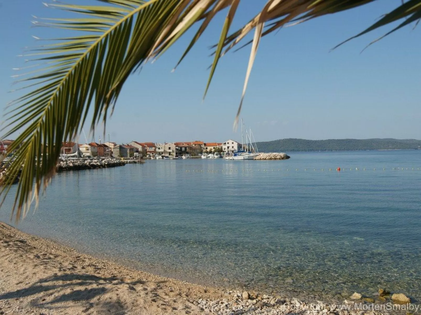 Mit Blick auf das Wasser-Dehors