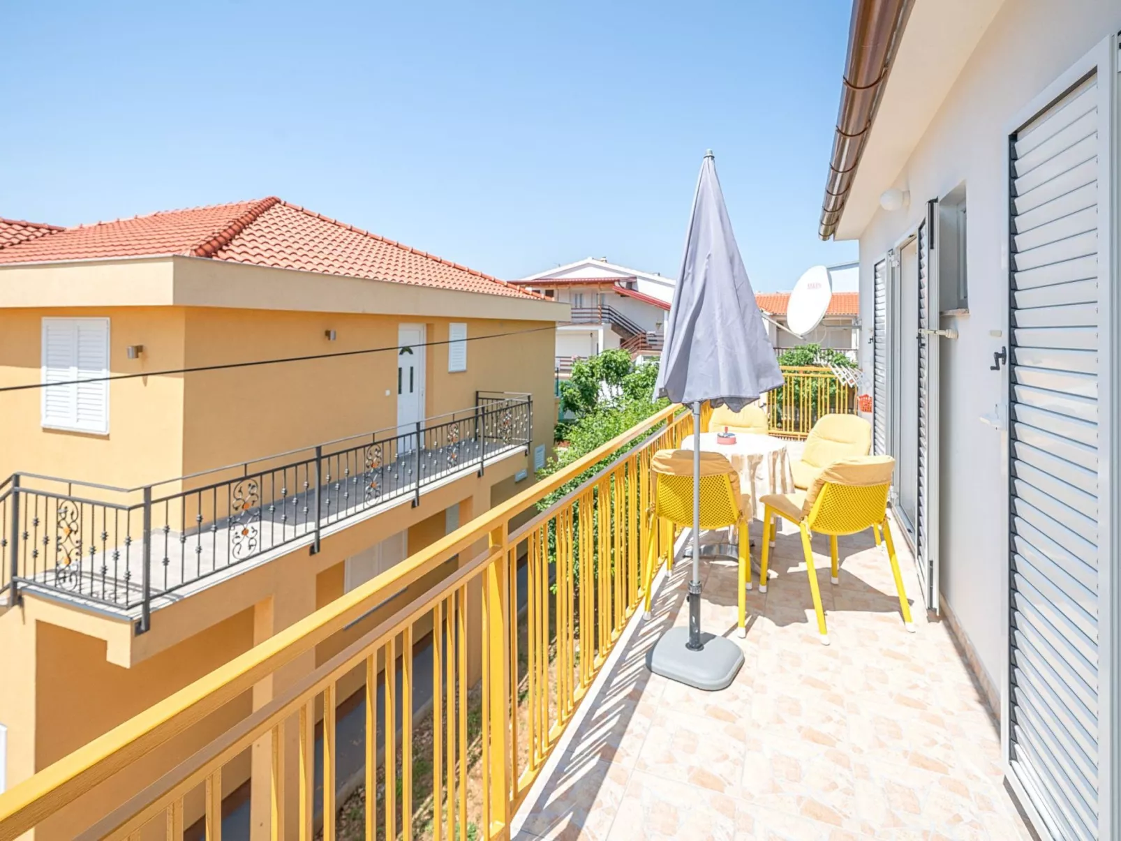 Große Ferienwohnung in Vodice mit Eigenem Balkon-Outside