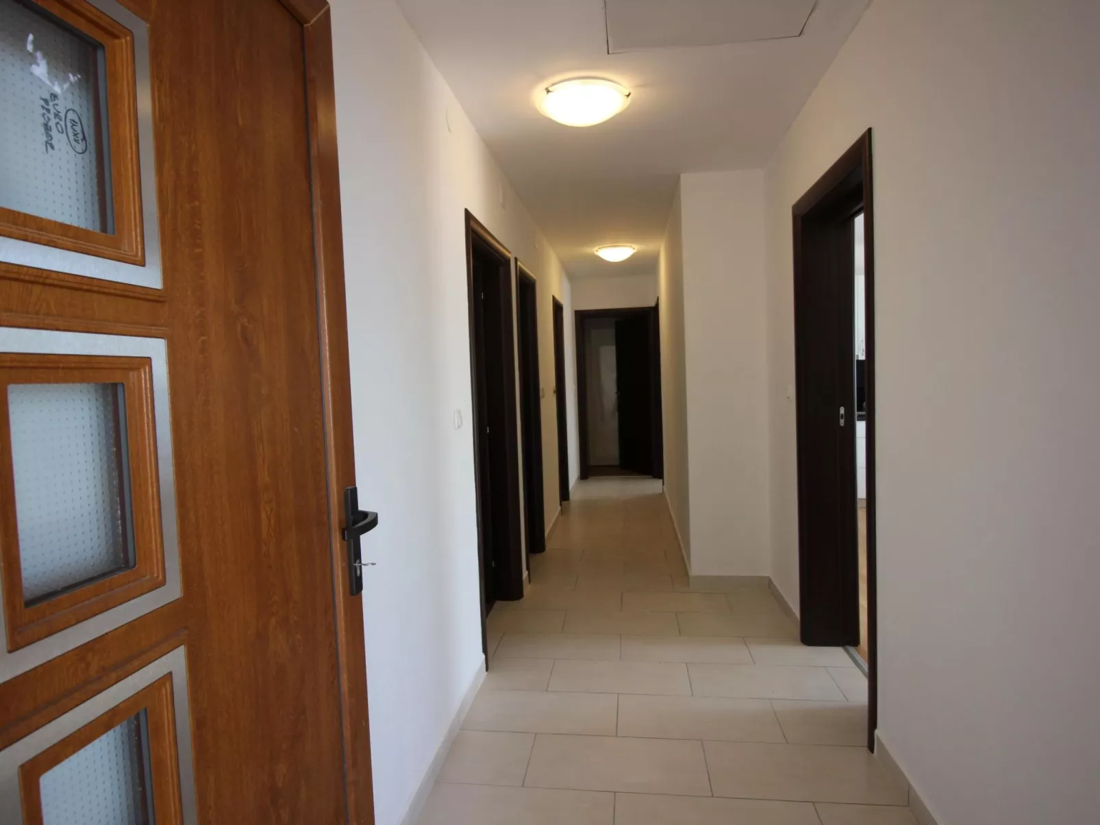 "Manda3" mit Blick auf das Wasser-Inside