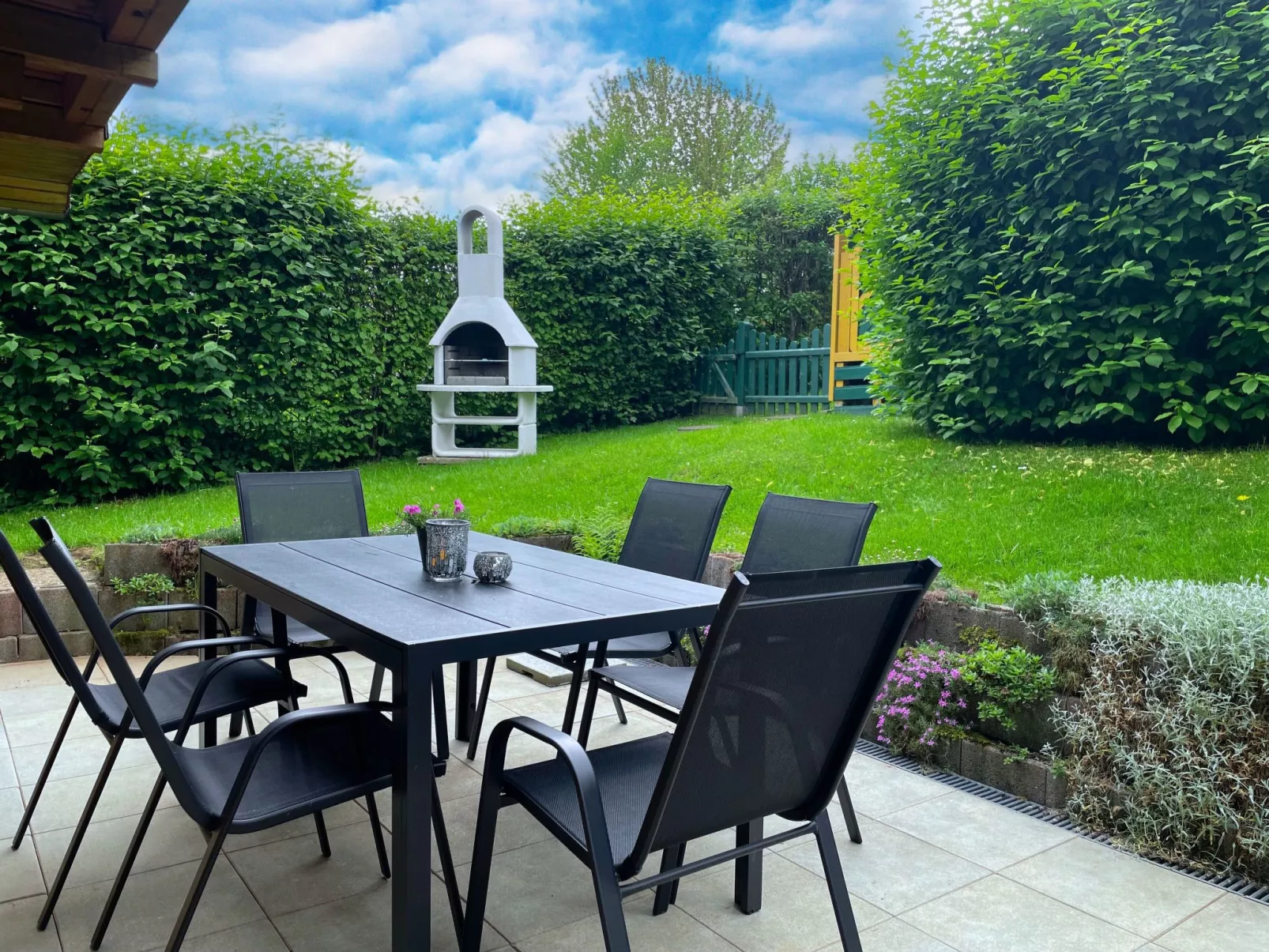 Wunderschönes Blockhaus mit Terrasse - Outside