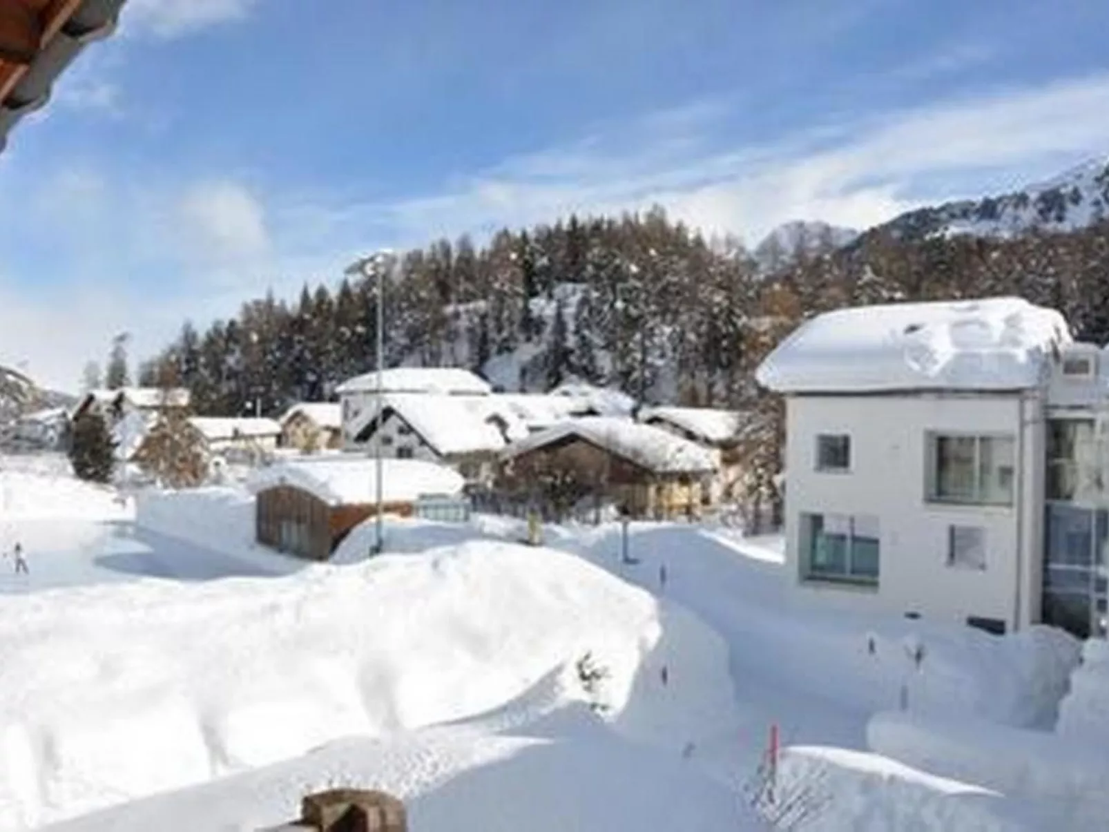 Chesa Sunasain V8-Draußen