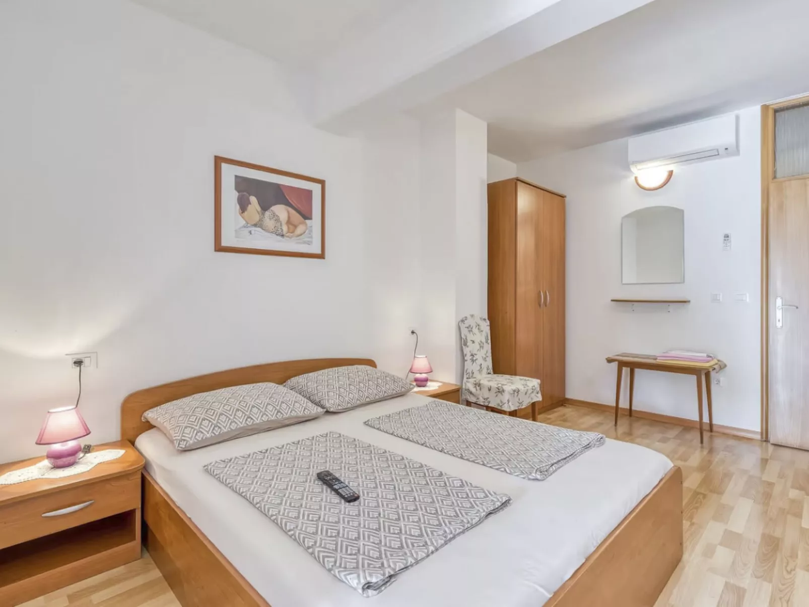 'Silva2' mit Wasserblick-Drinnen