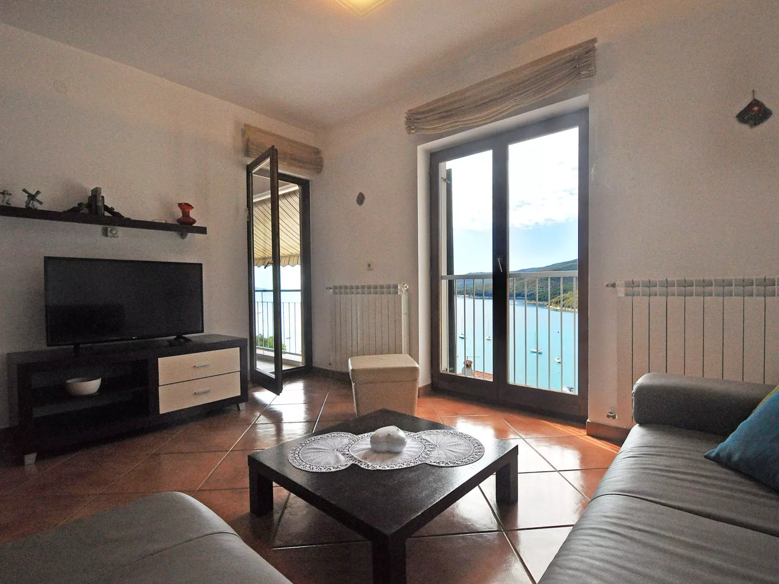 Drei-Zimmer-Wohnung in der Nähe des Meeres-Inside