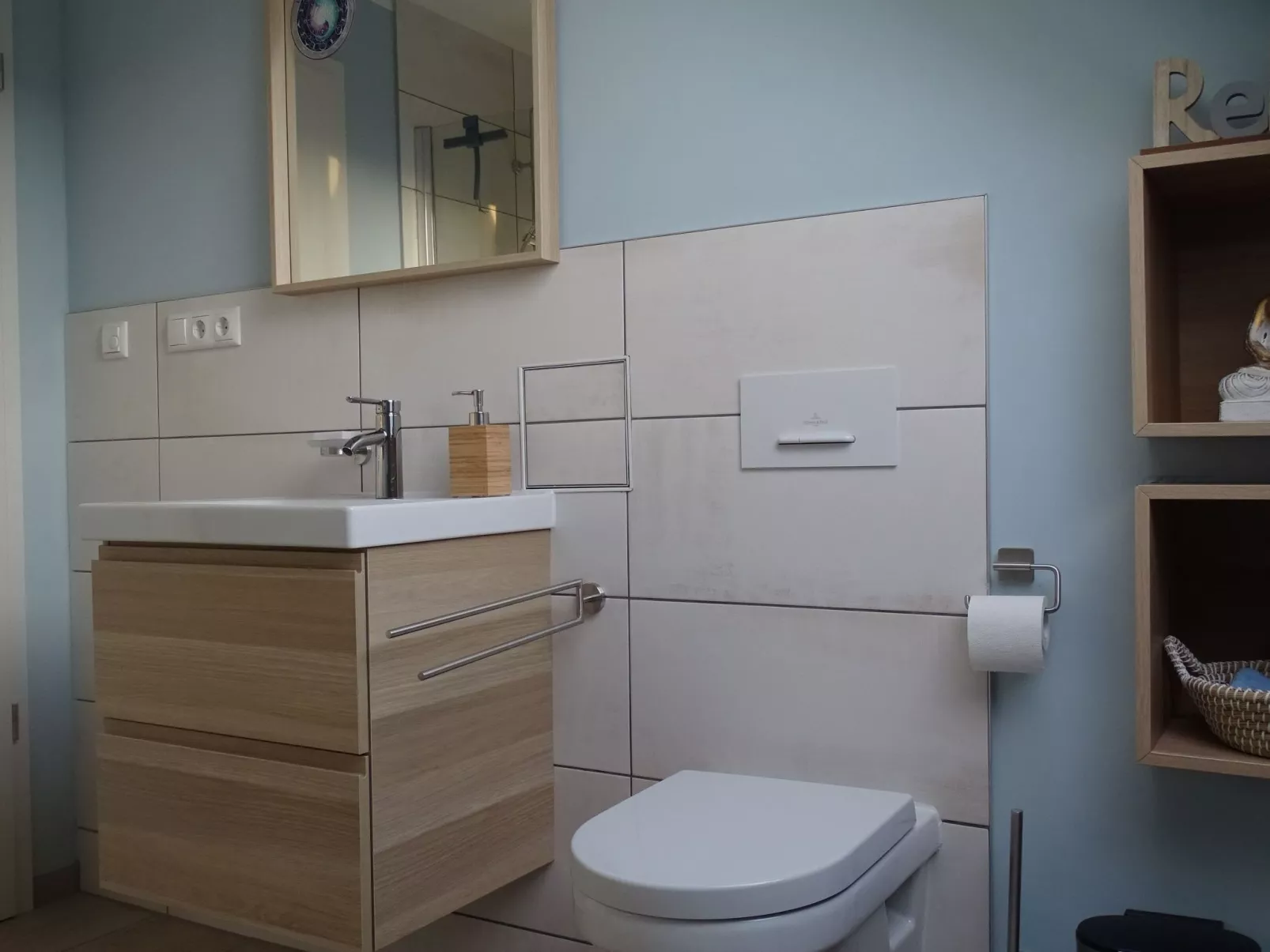 Gemütliches Dachgeschoss-Apartement mit Seeblick und großem Garten am Wasser