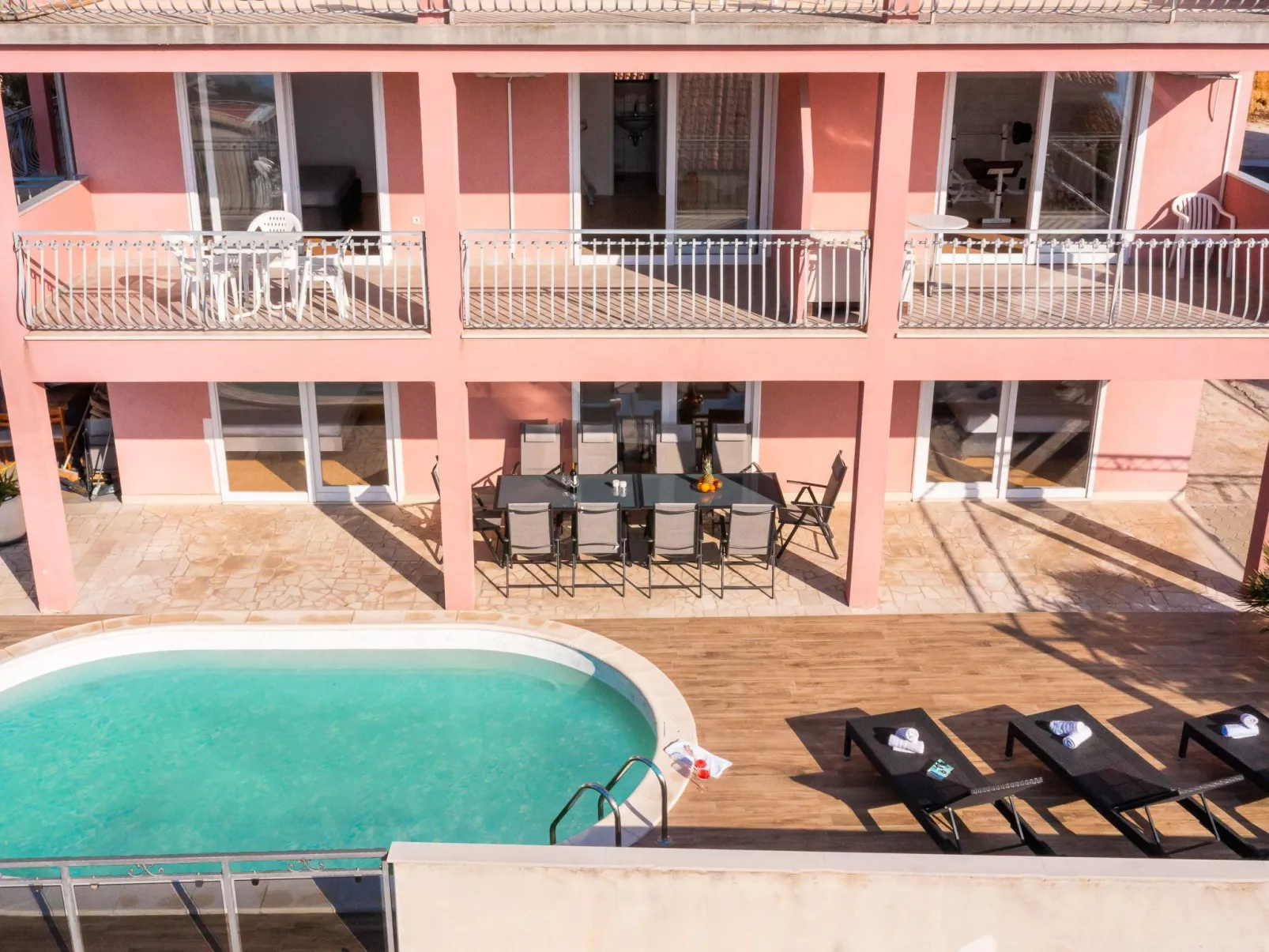 Für 12 Personen in Stanići, Dalmatien (Mitteldalmatien)-Draußen