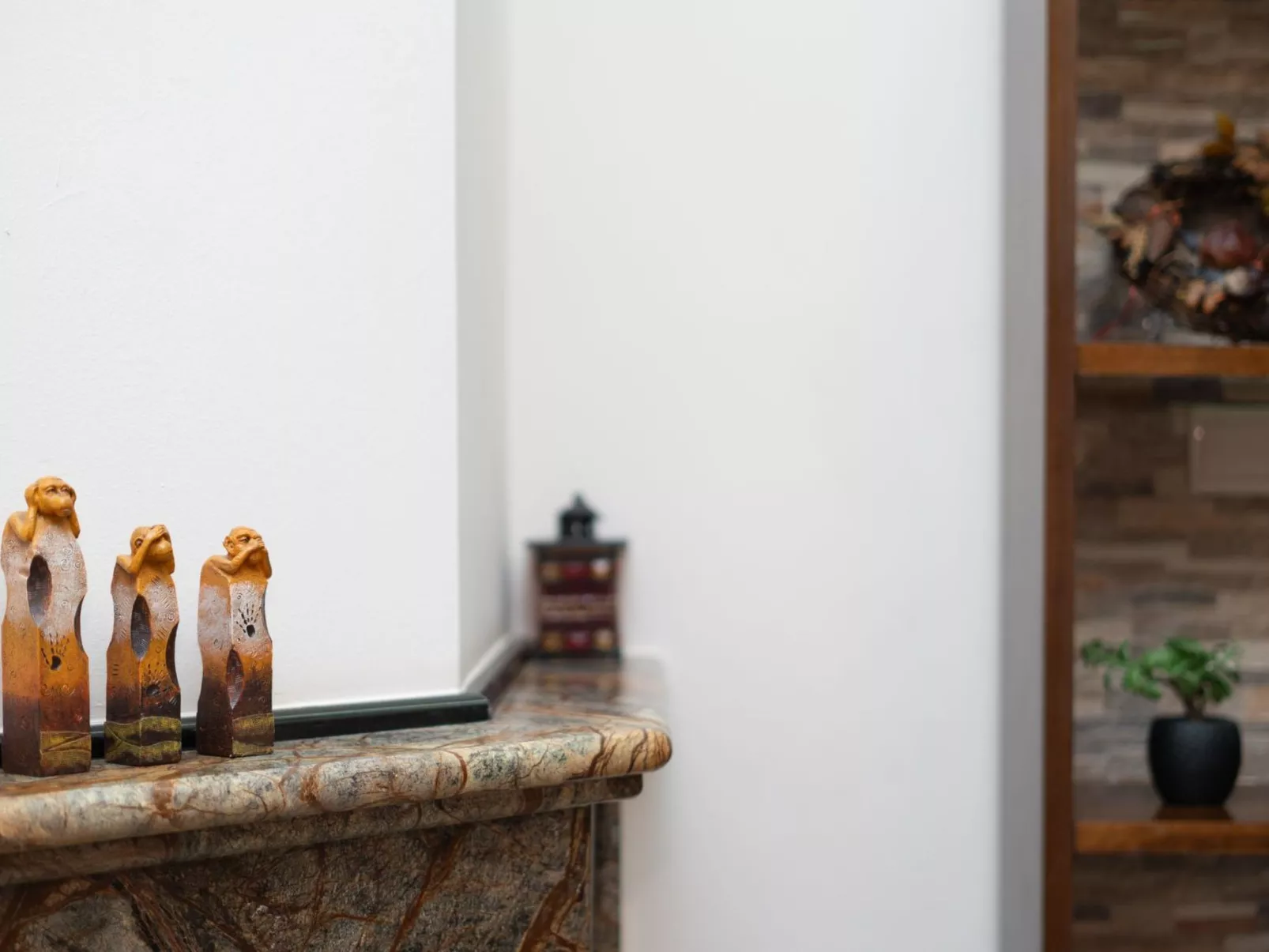 Unknown Accommodation-Dedans