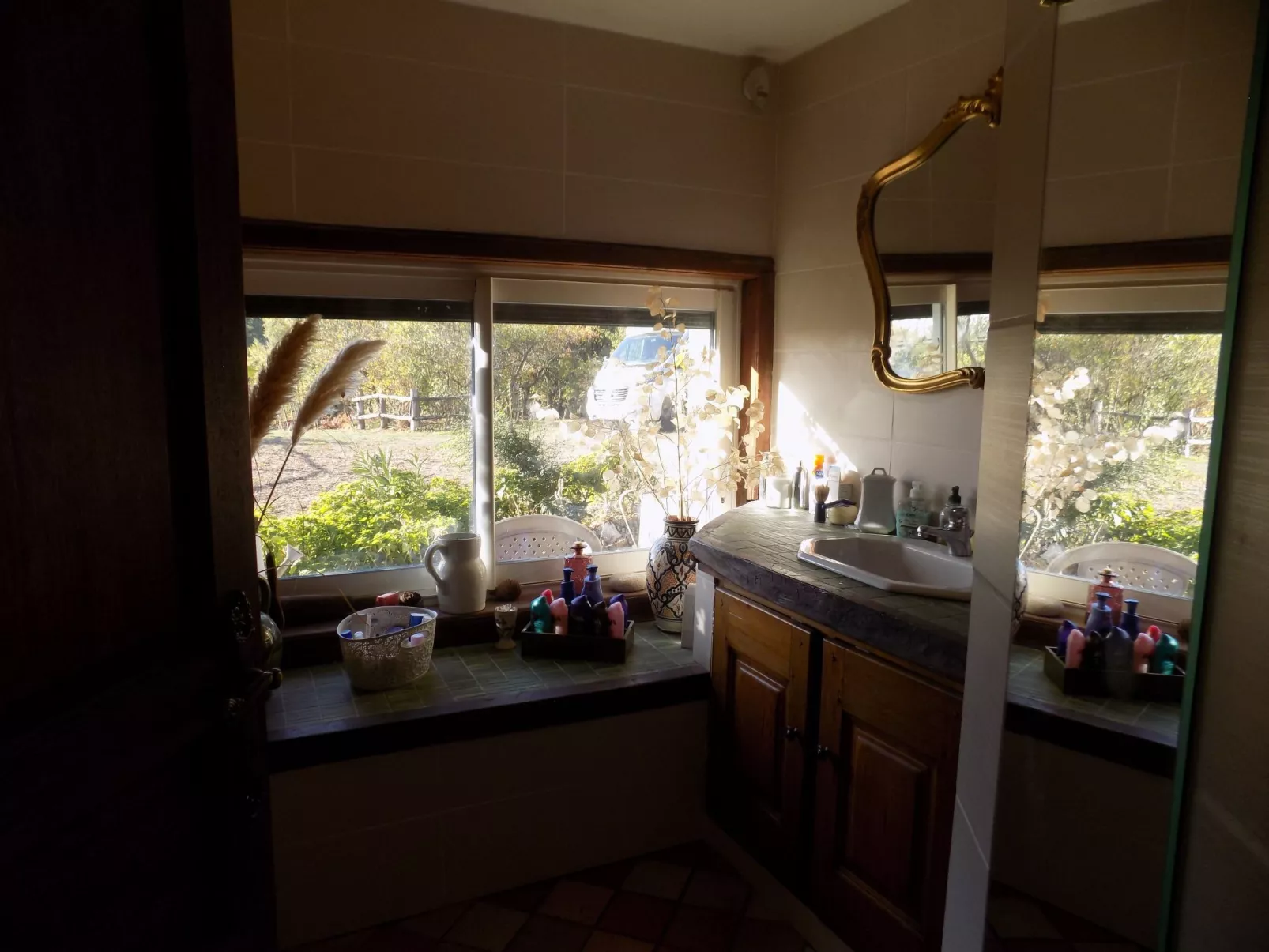 Die Unterkunft für zwei bis sechs Personen, Schwimmbad, Bouleplatz, Spa, Tennis-Drinnen