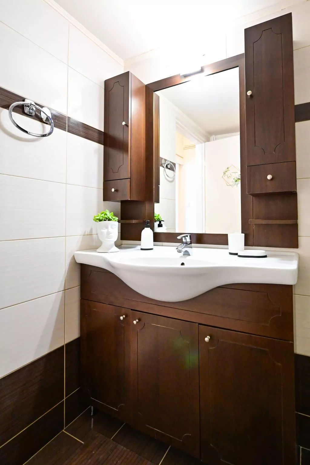 Royal Blue Central House "by Checkin"-Inside